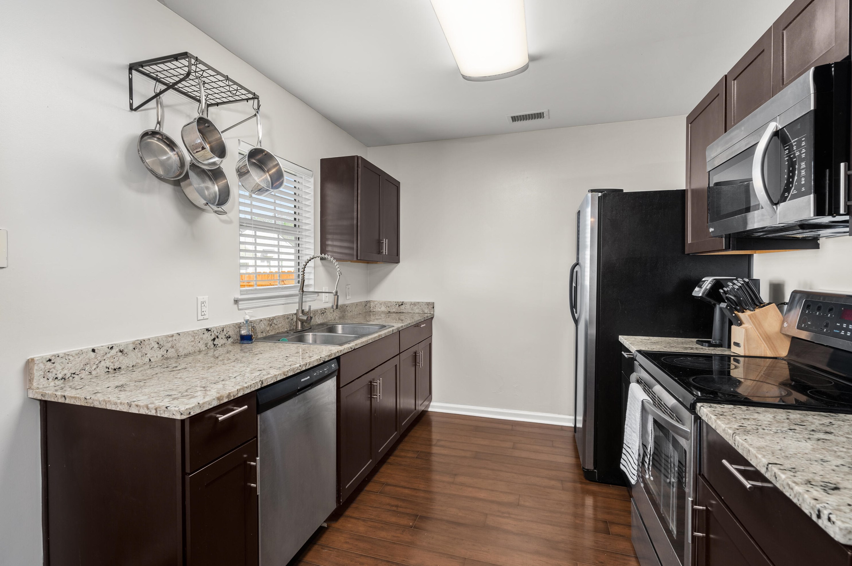 2012 Bearclaw Dr, Charleston SC  29445-4748 exterior