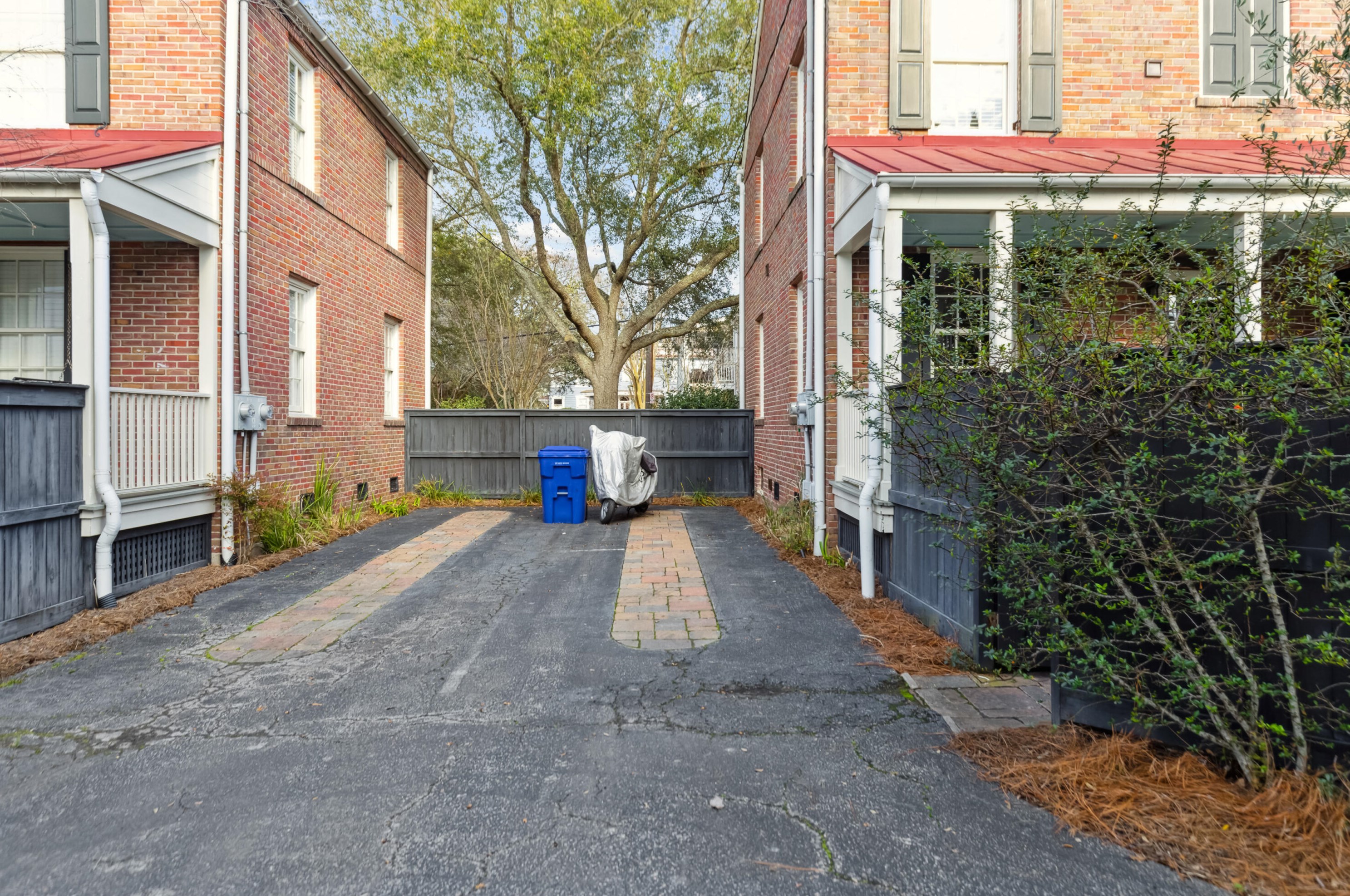 51 Gadsden St, Charleston SC  29401-1211 exterior