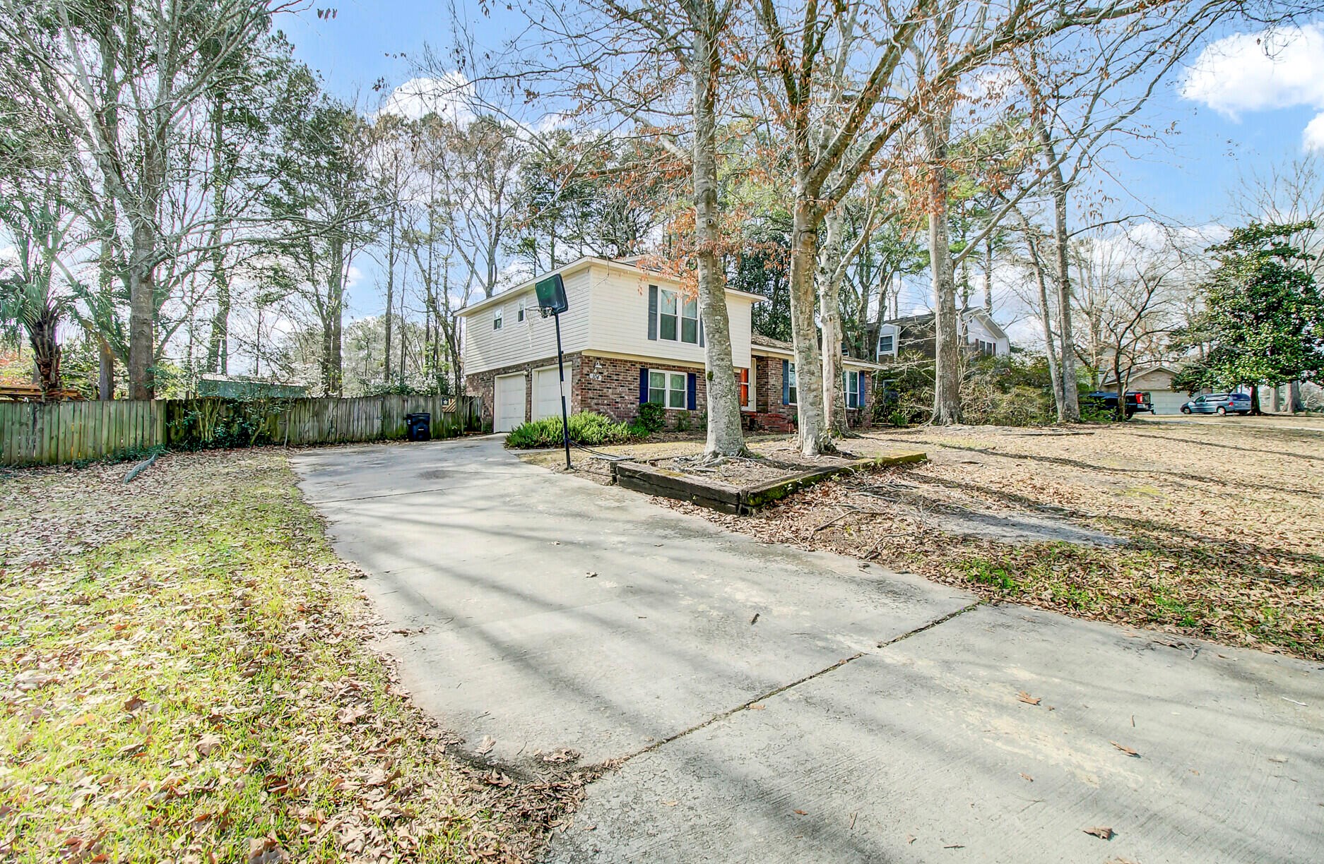 104 Honeysuckle Ln, Summerville, SC 29485-5413