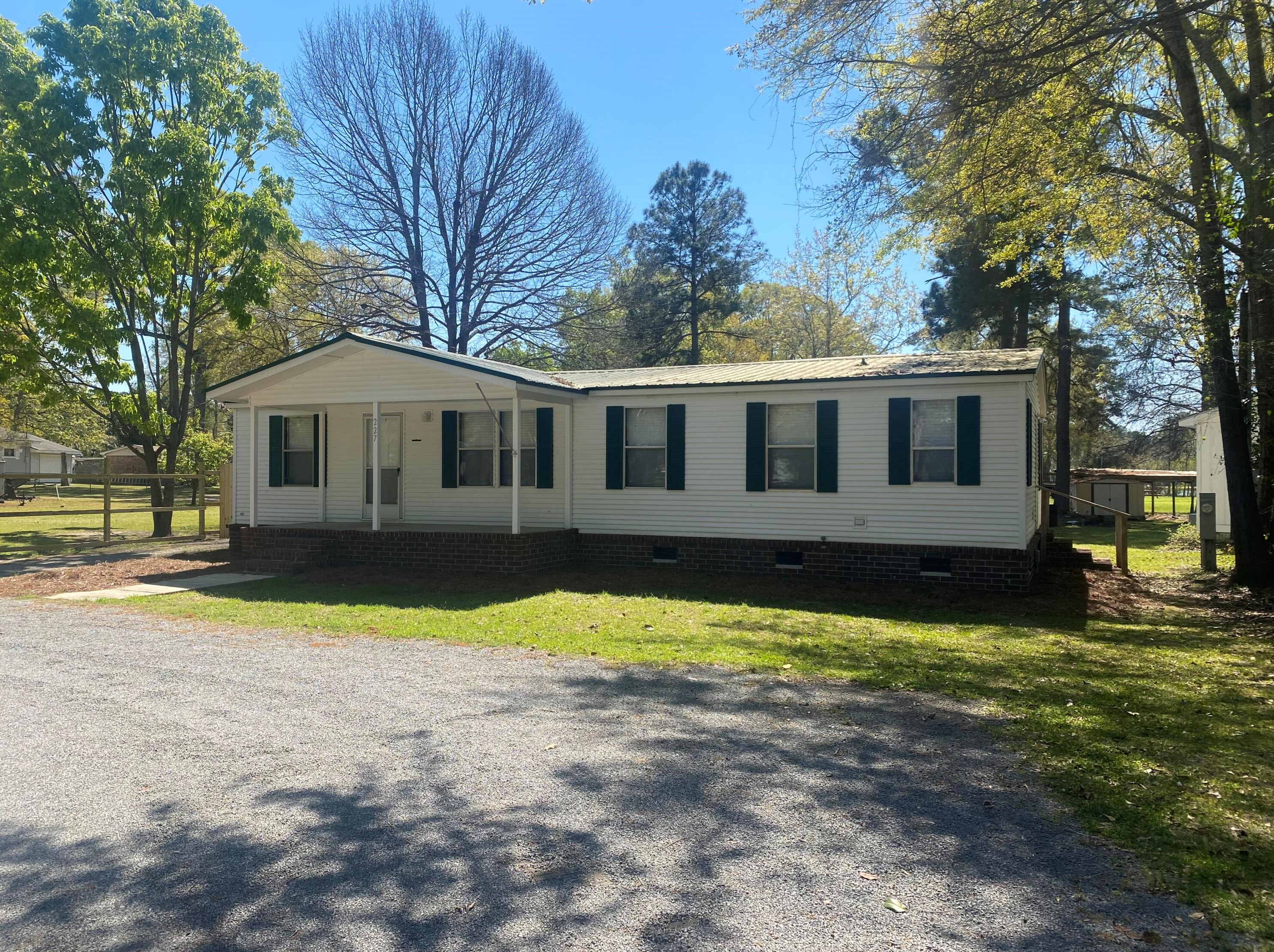 227 Lake Moultrie Dr, Bonneau, SC 29431