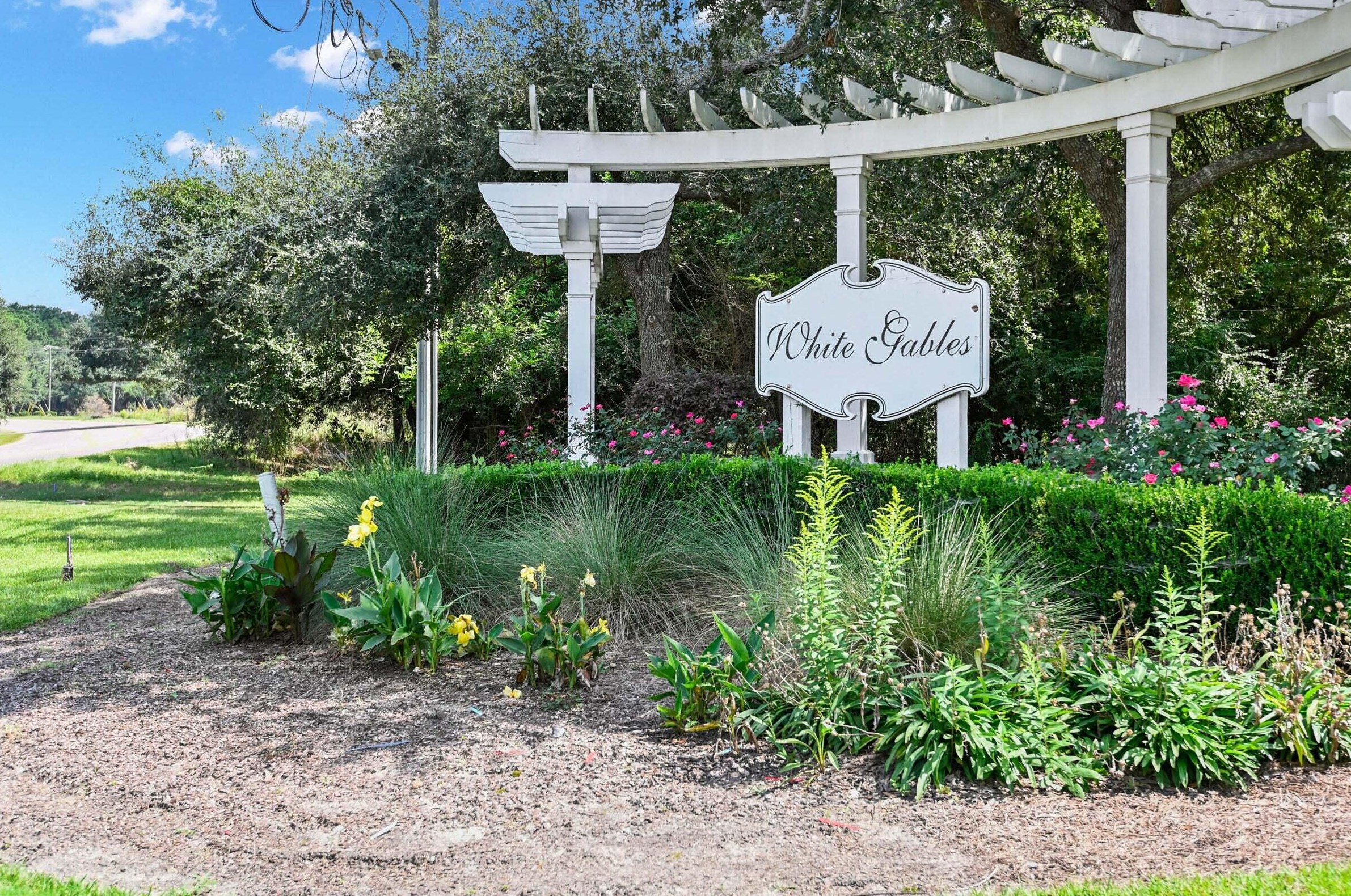 208 Dandelion St, Summerville SC  29483-5556 exterior