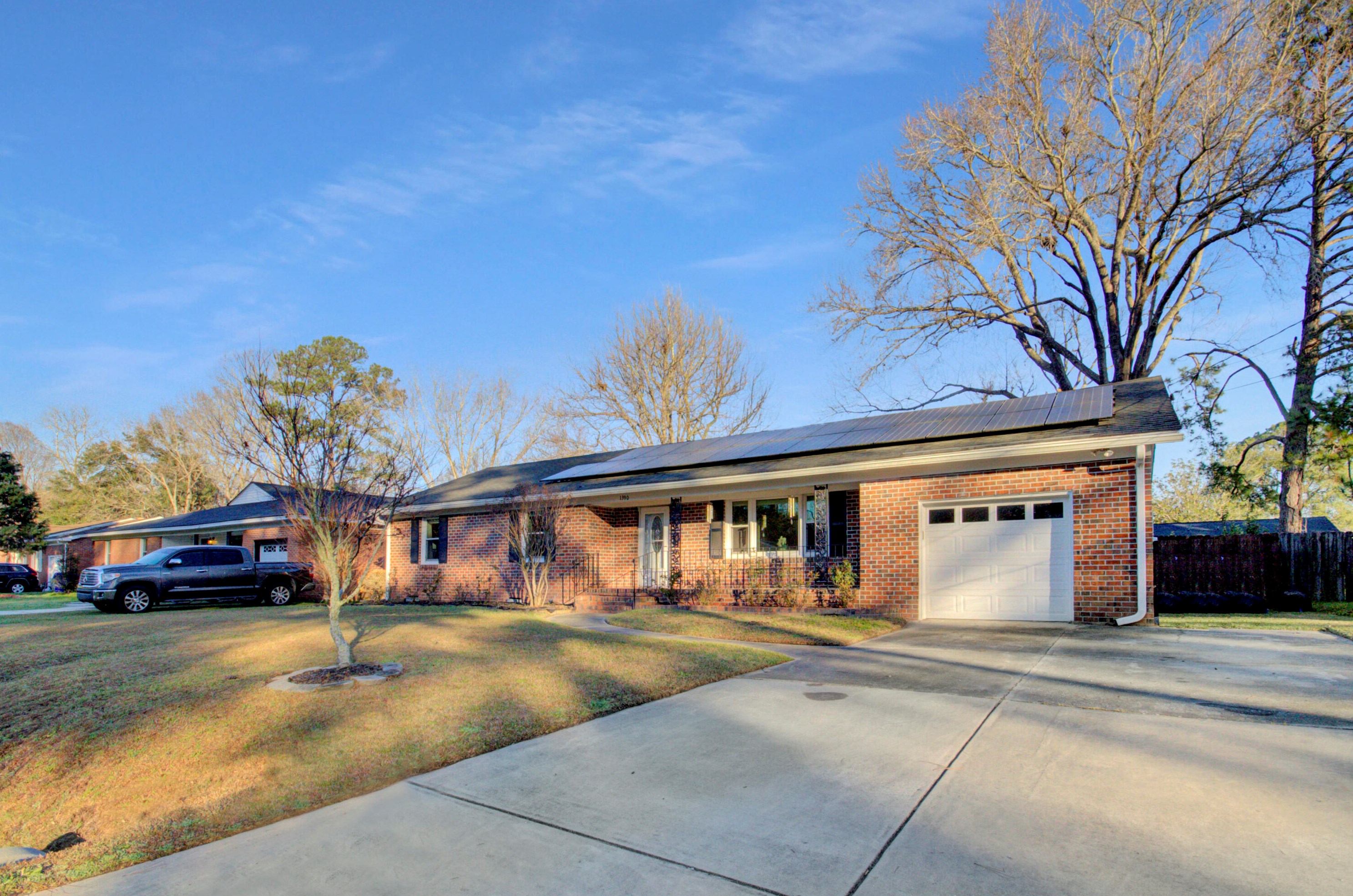 1390 White Dr, Charleston, SC 29407-6537