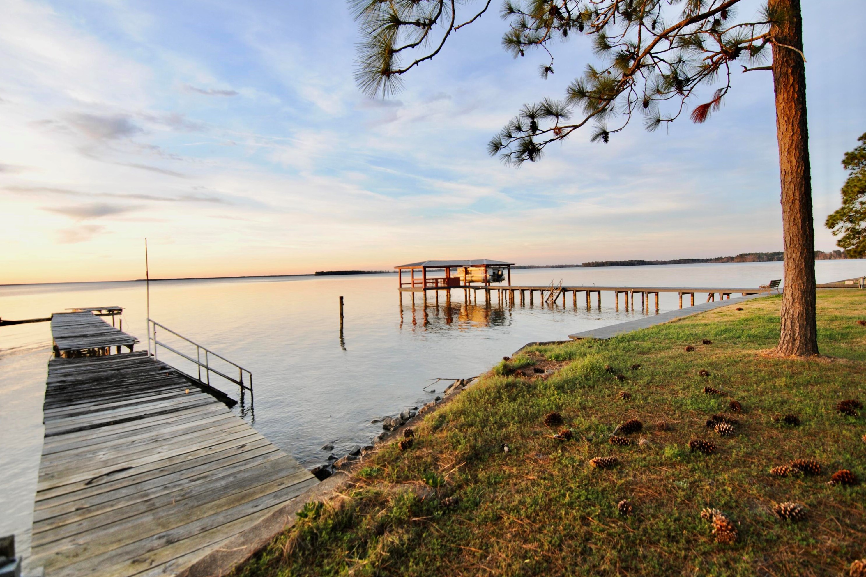 333 Lake Moultrie Dr, Bonneau, SC 29431