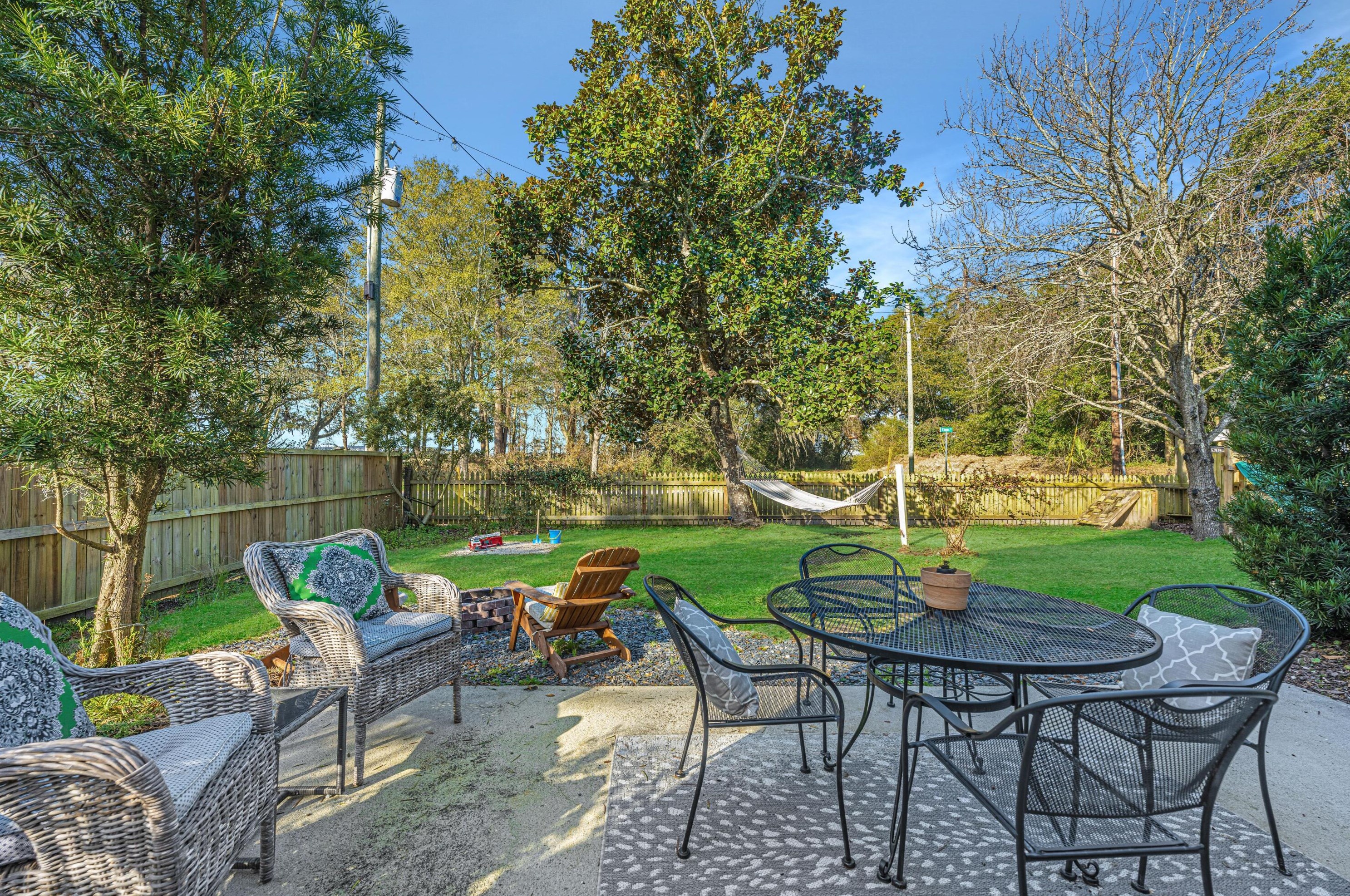 2211 Seroy St, Charleston SC  29412-2306 exterior