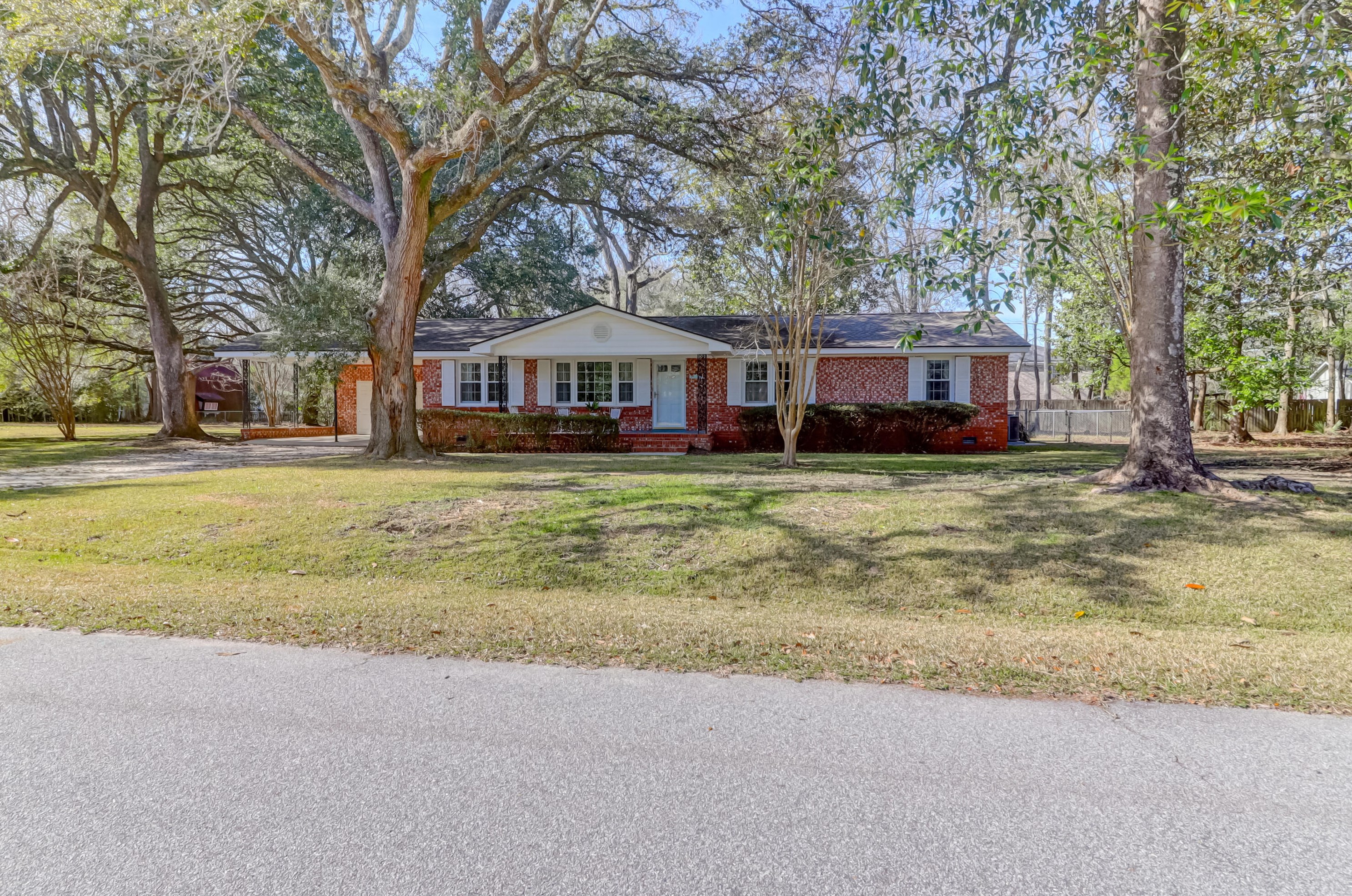 2080 Idlewood Ln, Charleston, SC 29414-6219