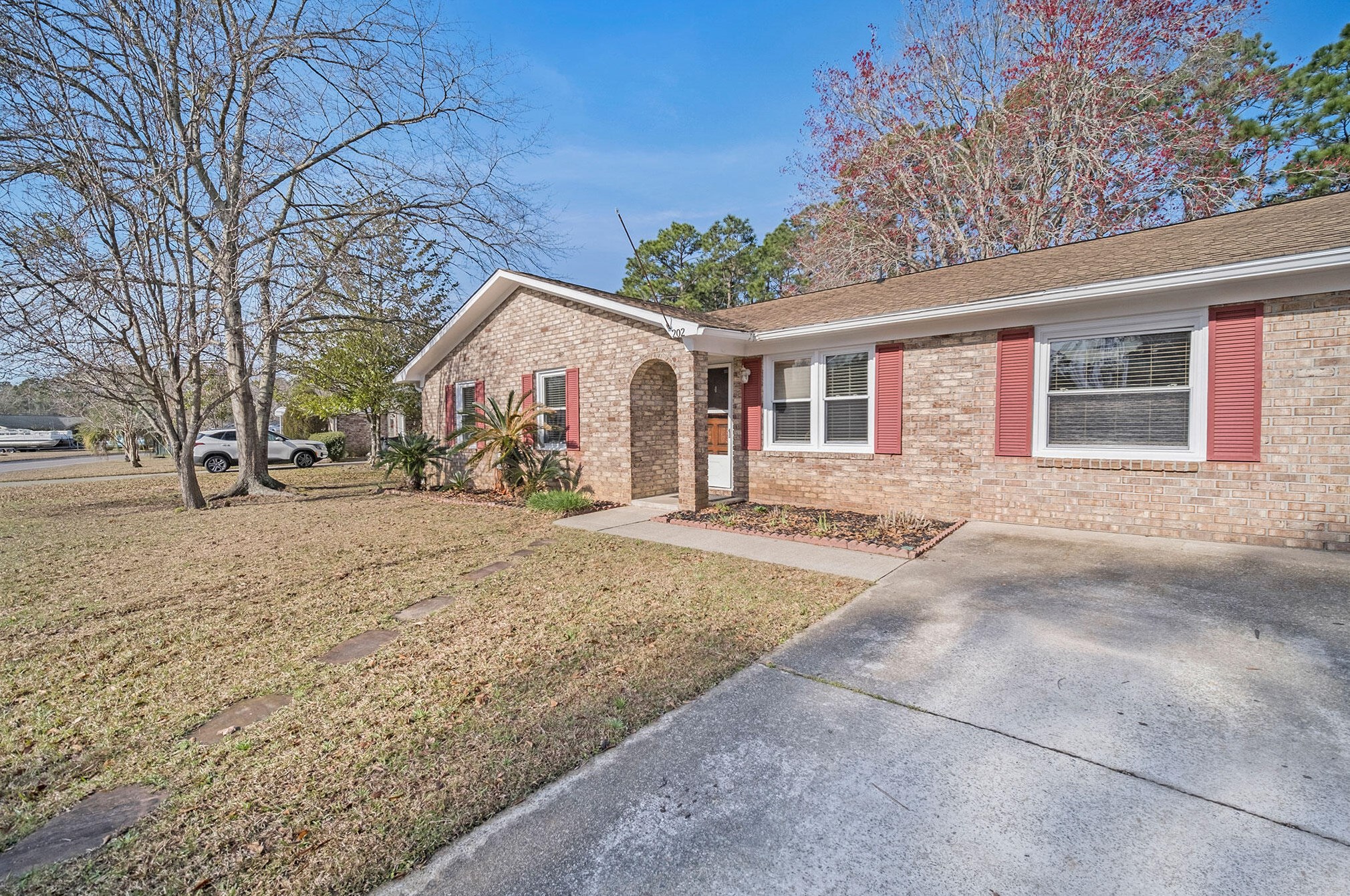 202 General Dennis Dr, Summerville, SC 29483-2080