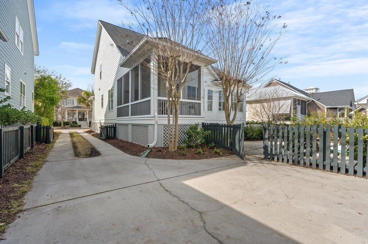 8037 Gibbon St, Charleston SC  29492-8351 exterior