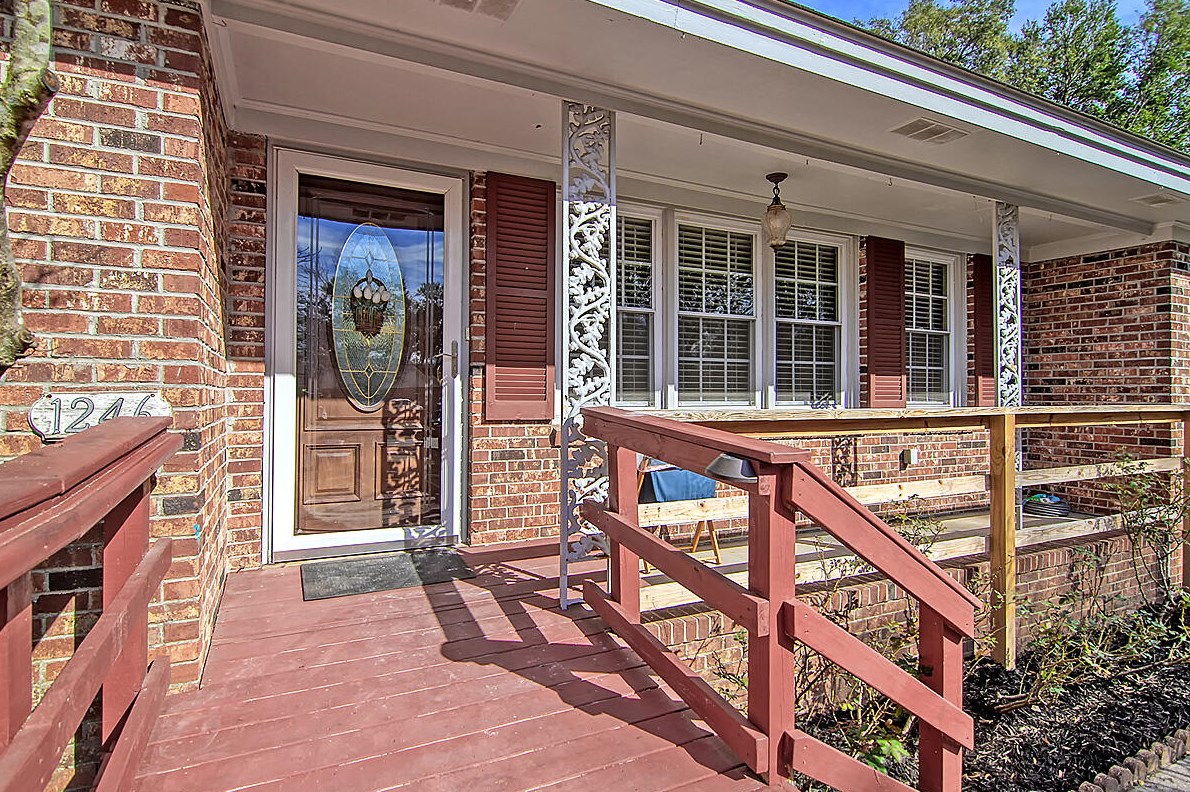 1246 Honeysuckle Ln, Charleston, SC 29412-9713