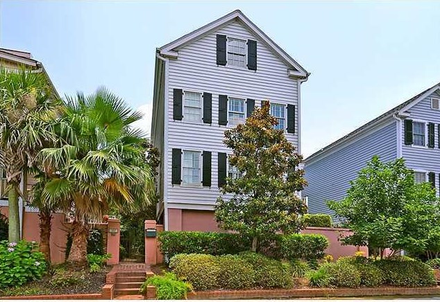 207 Wentworth St, Charleston SC  29401-1209 exterior