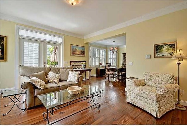 207 Wentworth St, Charleston SC  29401-1209 exterior