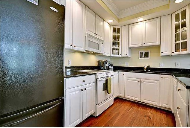 207 Wentworth St, Charleston SC  29401-1209 exterior