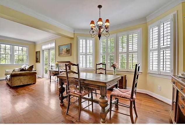 207 Wentworth St, Charleston SC  29401-1209 exterior