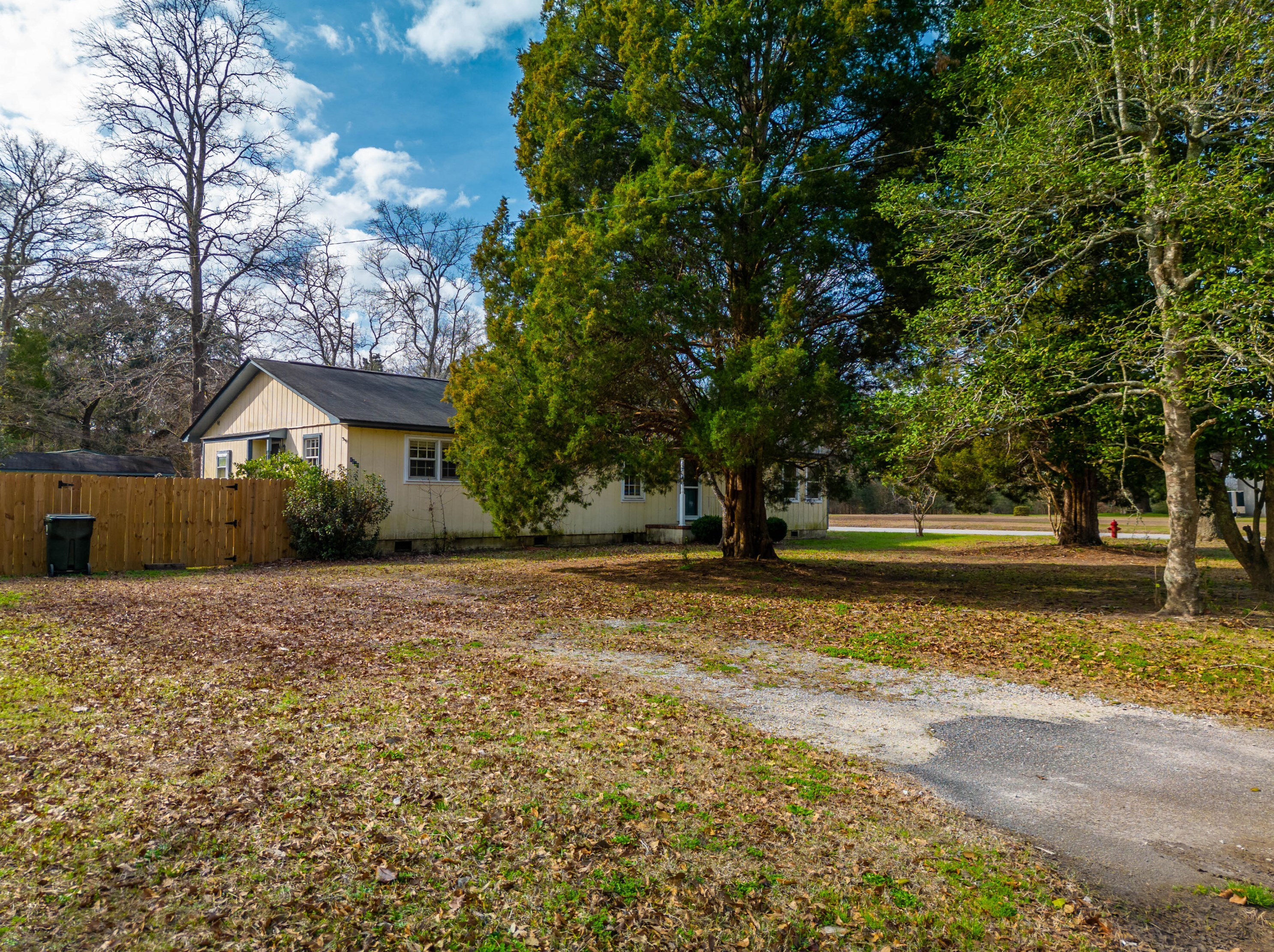 1033 Marlow Dr, Moncks Corner, SC 29461