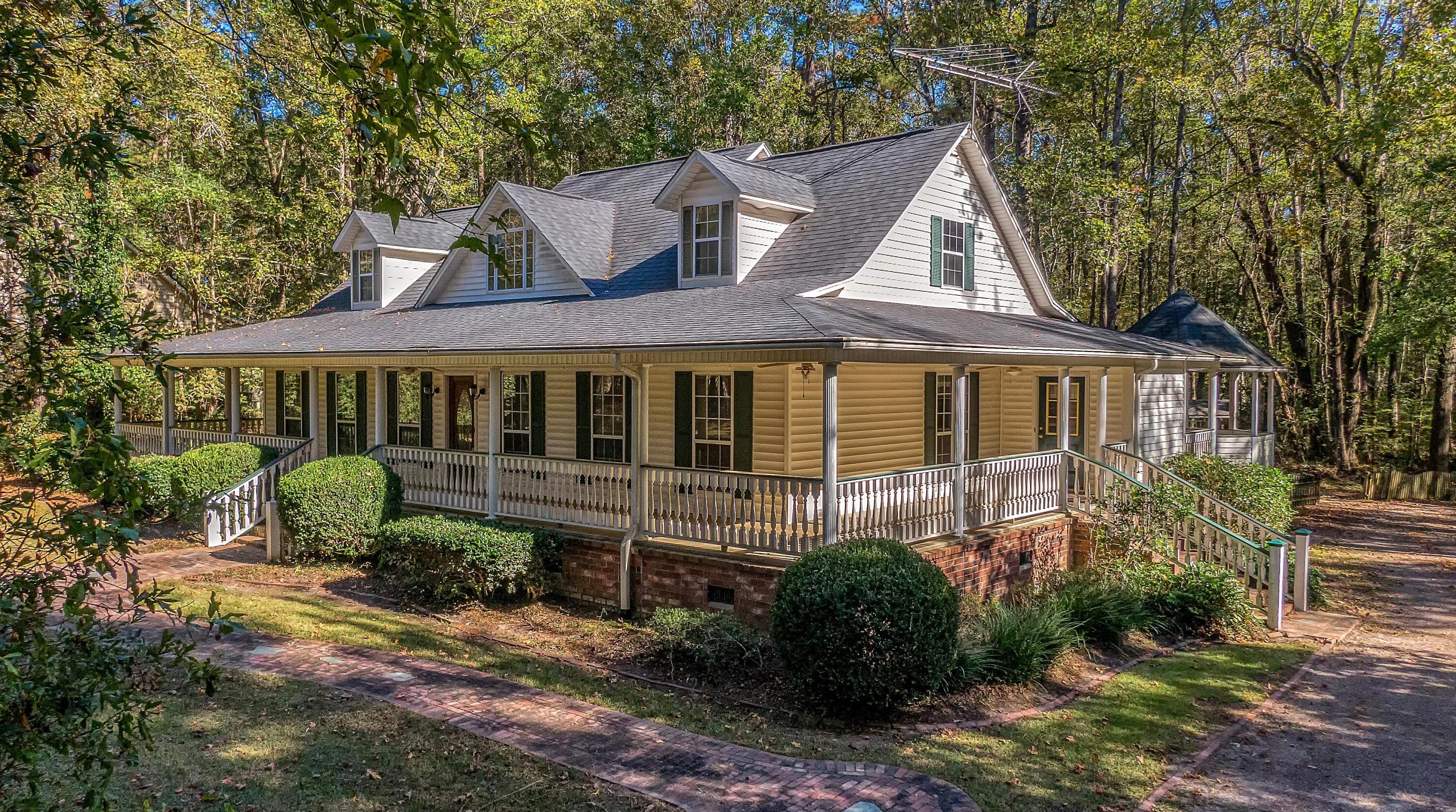 105 Carroll Ln, Summerville, SC 29483-2100