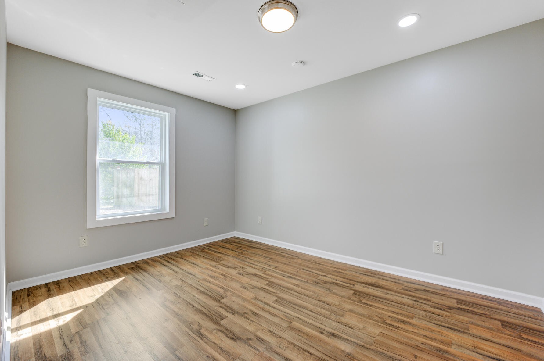 105 Donegal Ln, Summerville SC  29483-1708 exterior