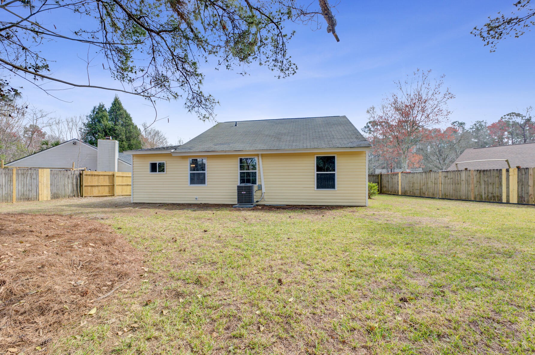 105 Donegal Ln, Summerville SC  29483-1708 exterior