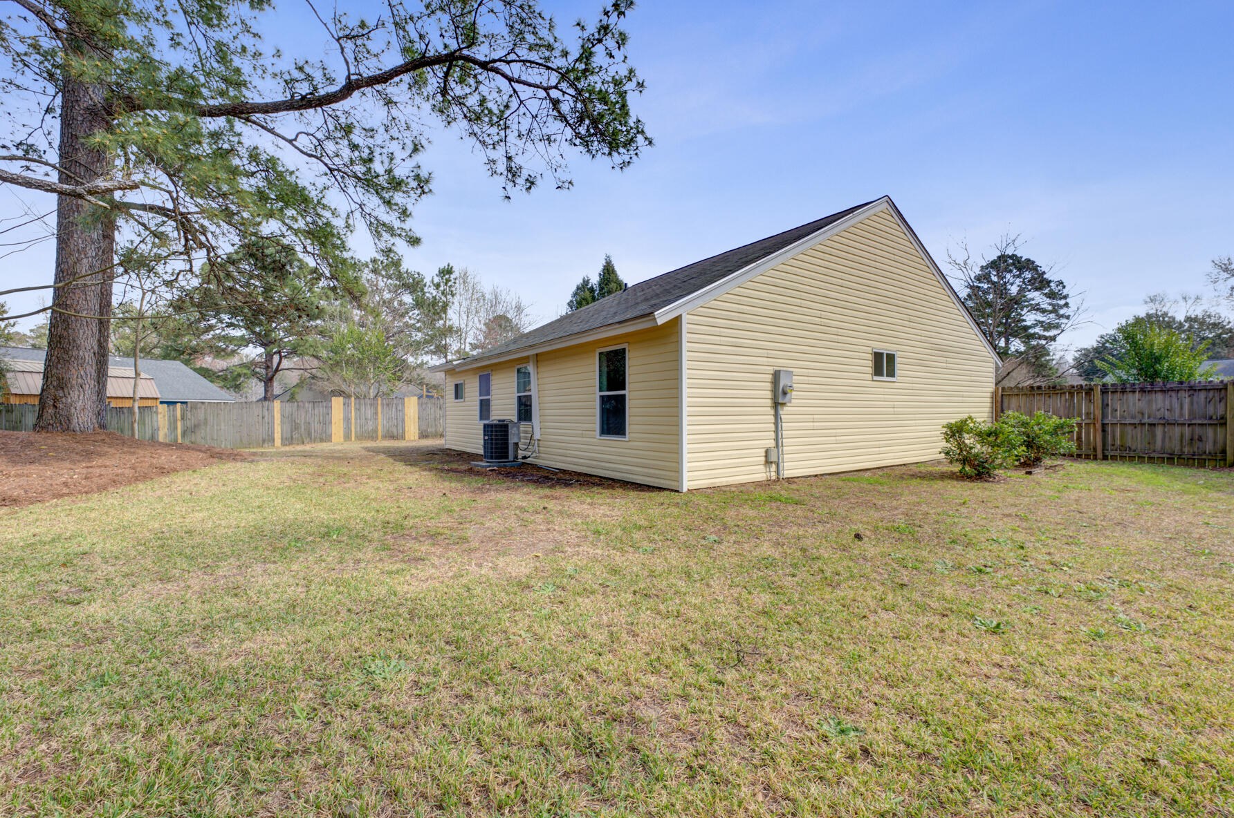 105 Donegal Ln, Summerville SC  29483-1708 exterior