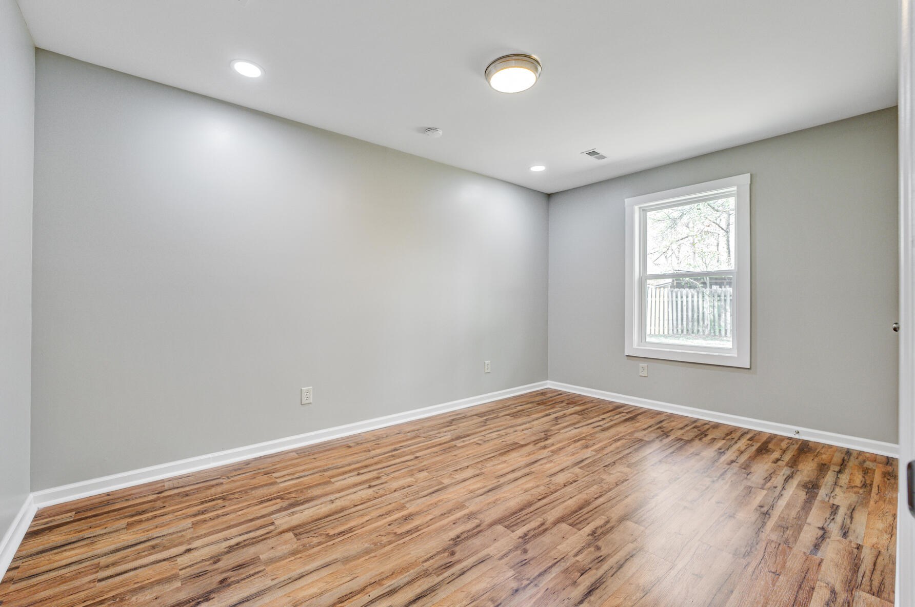 105 Donegal Ln, Summerville SC  29483-1708 exterior