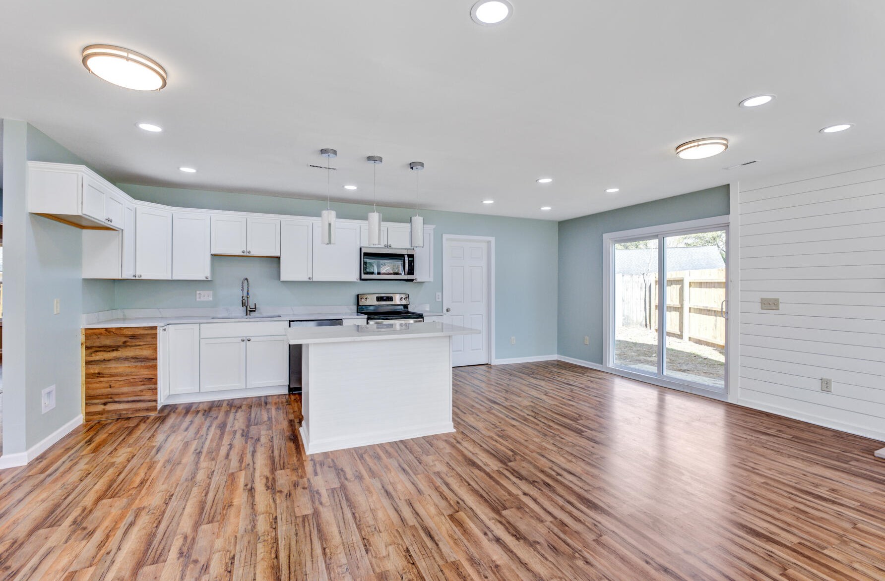 105 Donegal Ln, Summerville SC  29483-1708 exterior