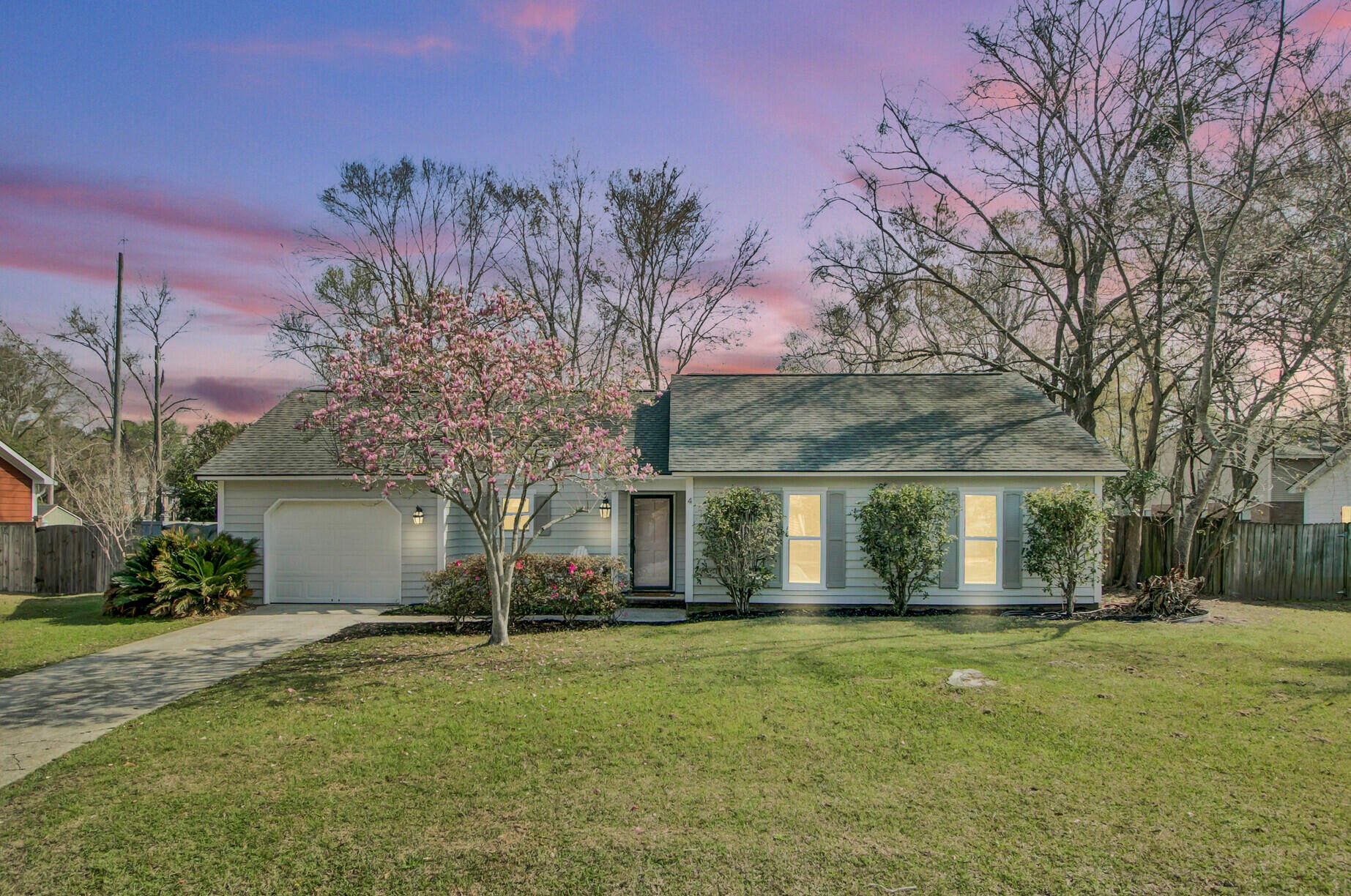 4 Hillcreek Blvd, Charleston, SC 29412-2521