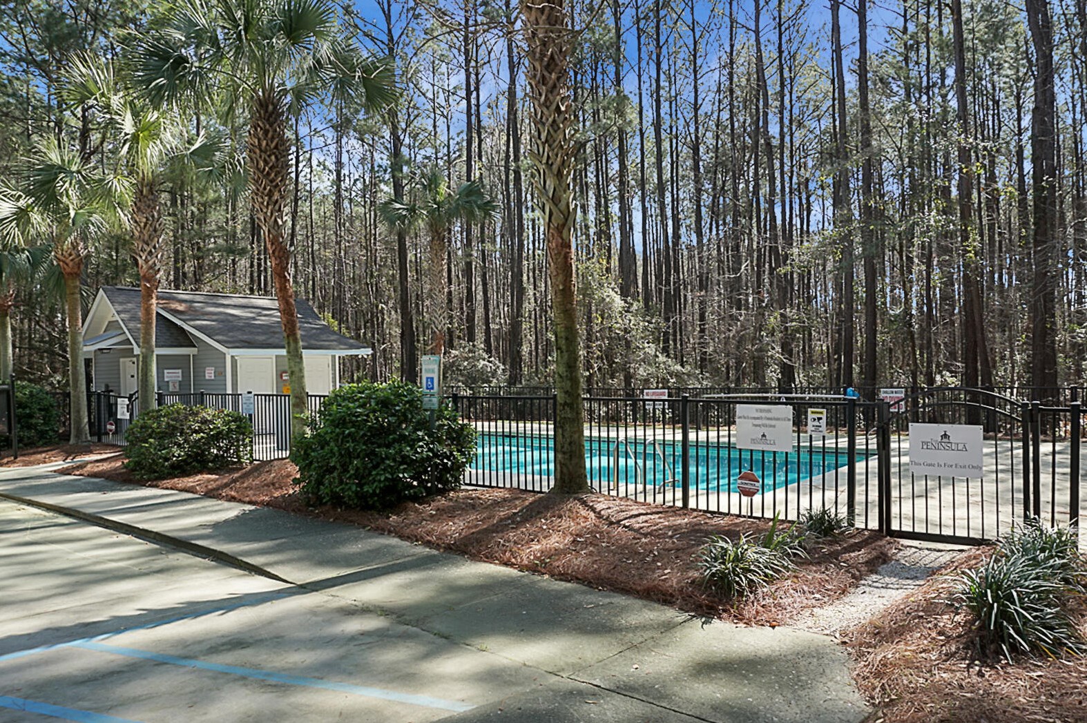 1139 Island Club Dr, Charleston SC  29492-8110 exterior