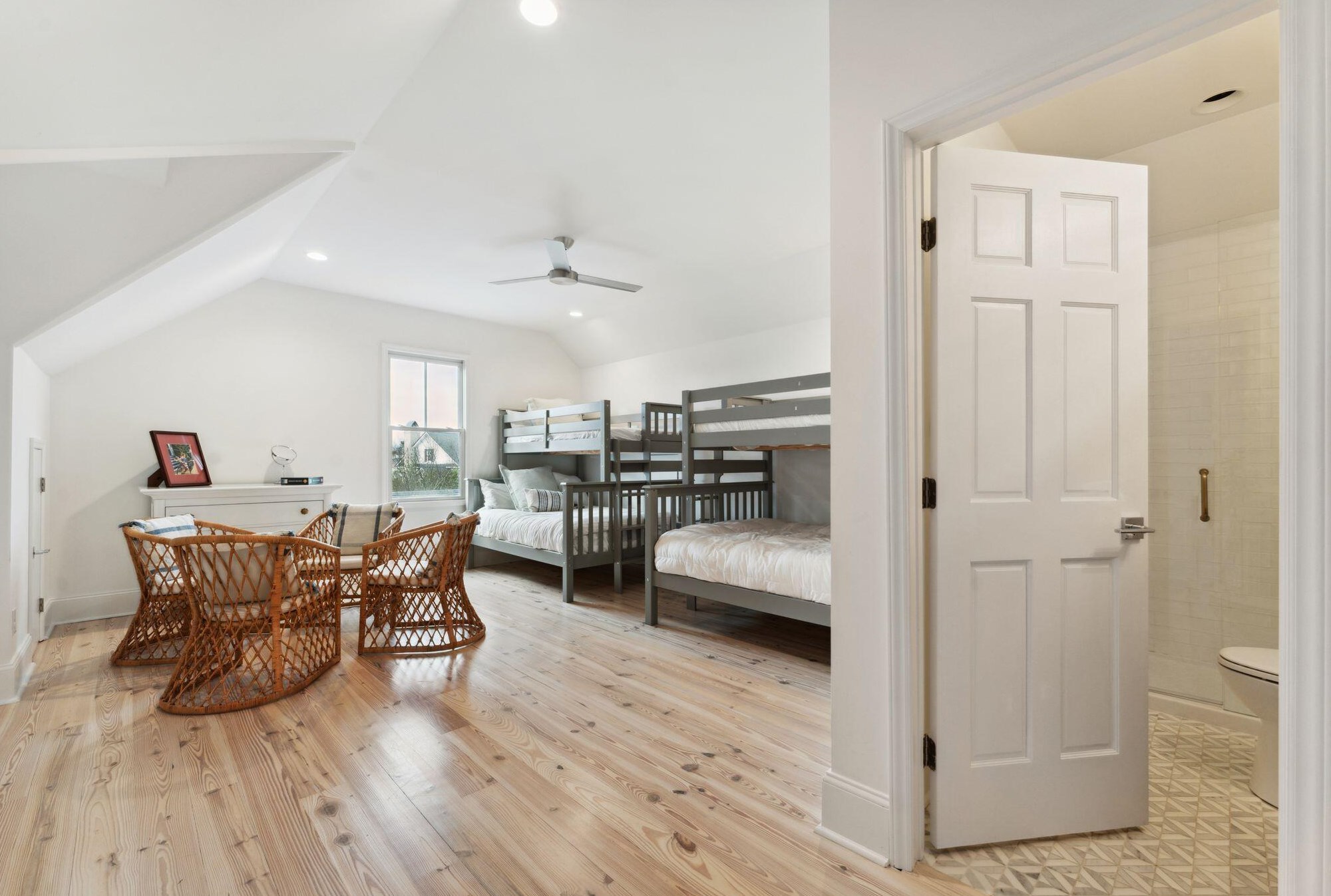 139 King George St, Charleston SC  29492-8139 exterior