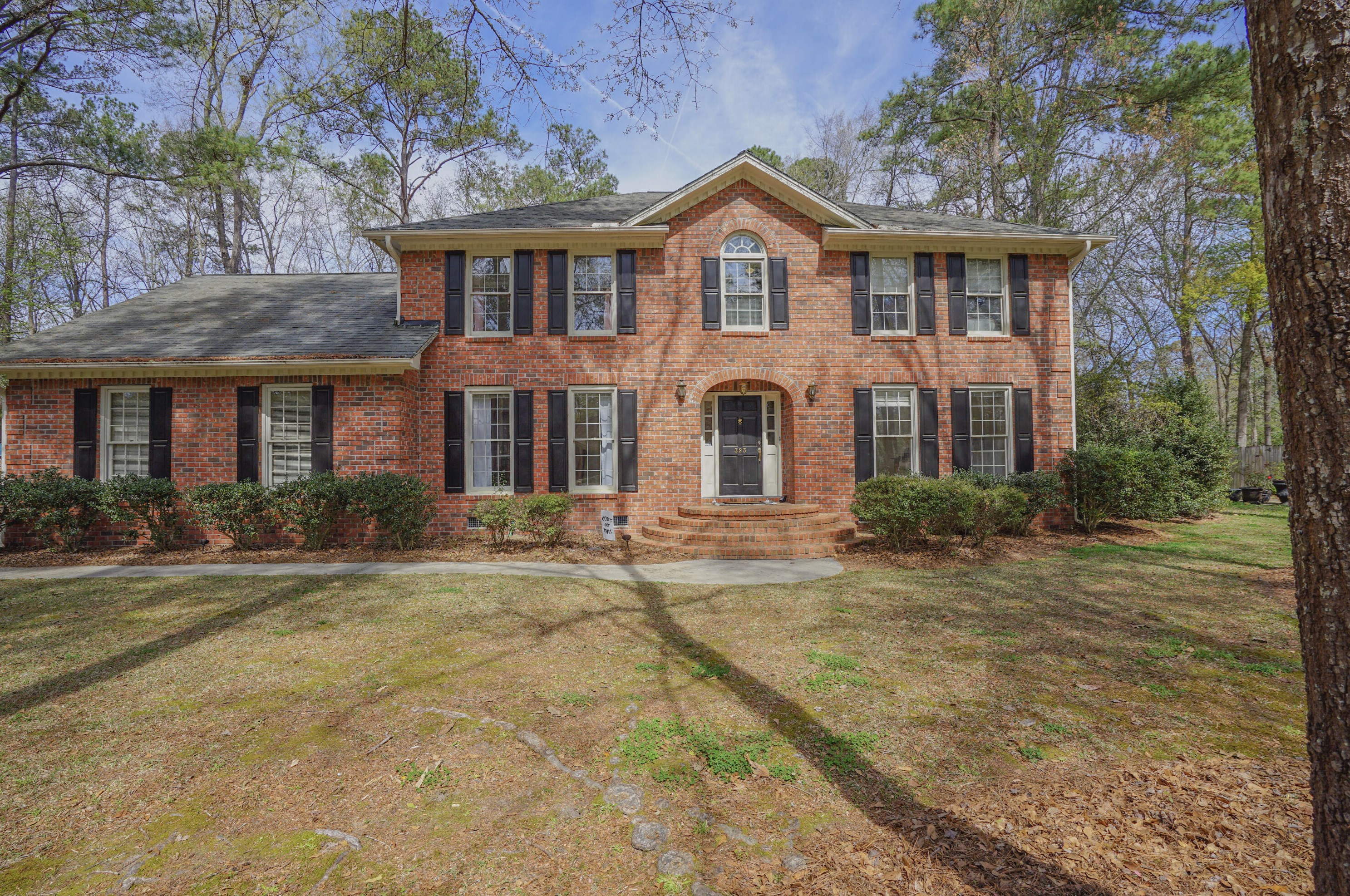 323 Middleton Blvd, Summerville SC  29485-8027 exterior