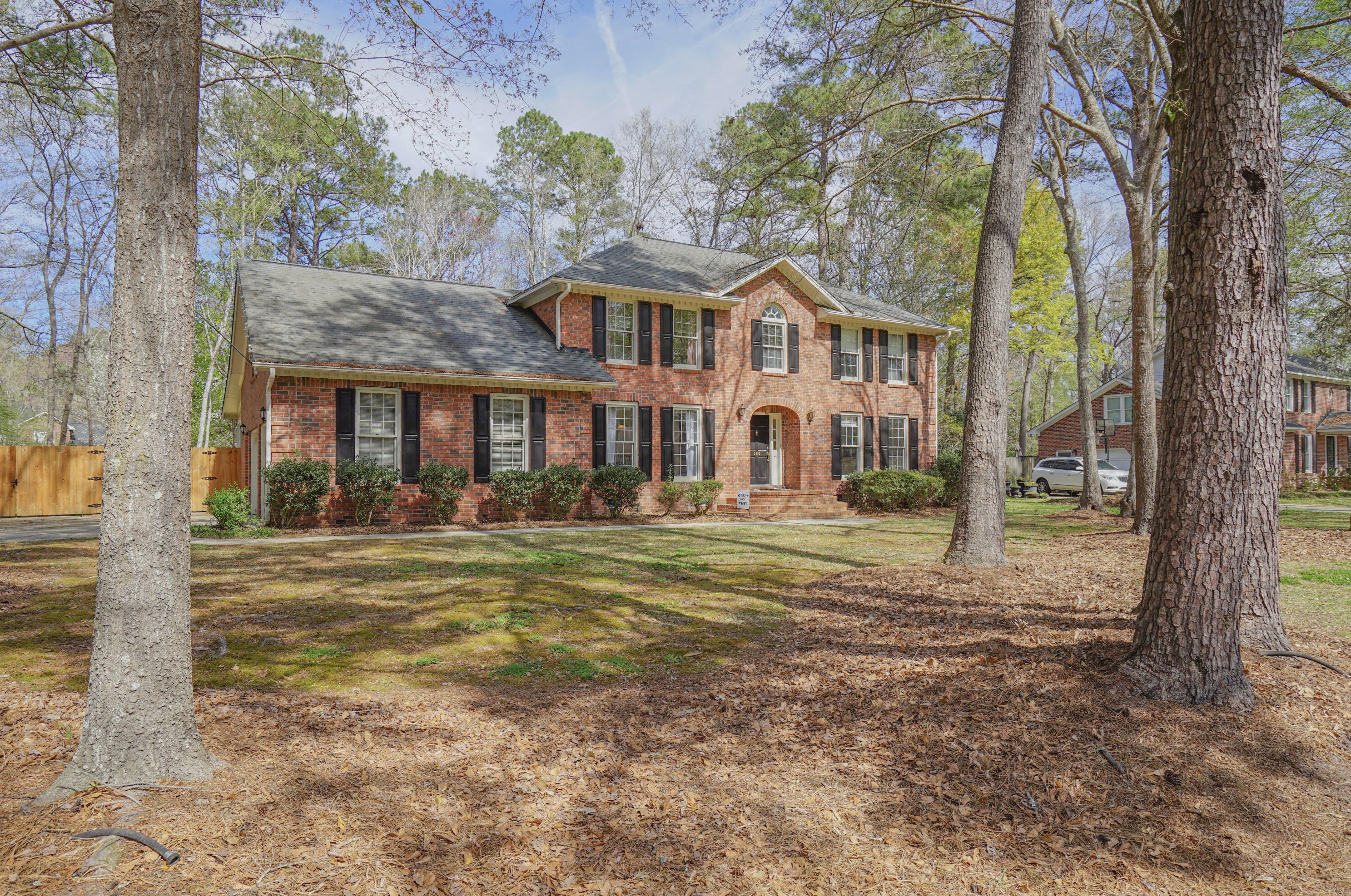 323 Middleton Blvd, Summerville SC  29485-8027 exterior