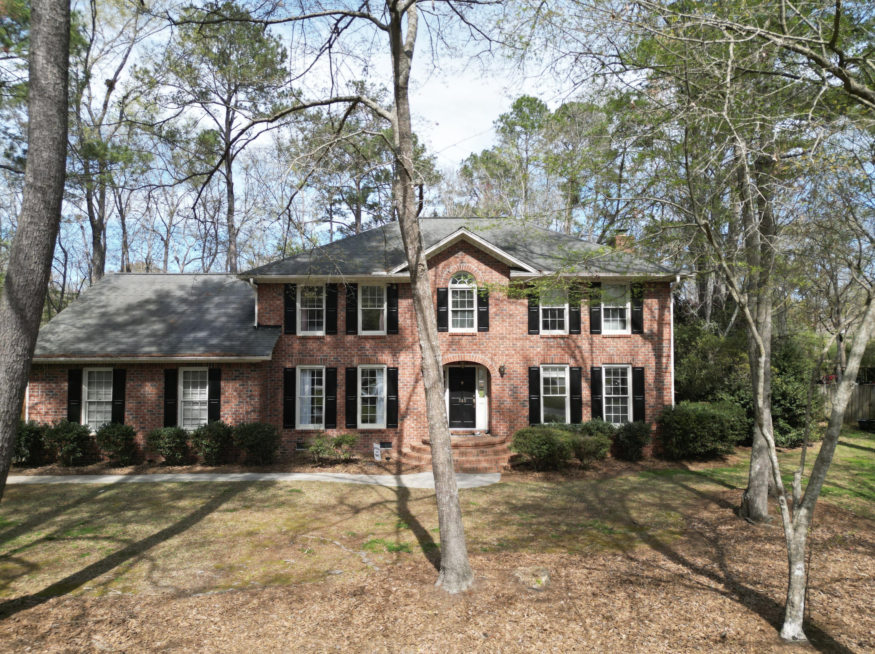 323 Middleton Blvd, Summerville SC  29485-8027 exterior