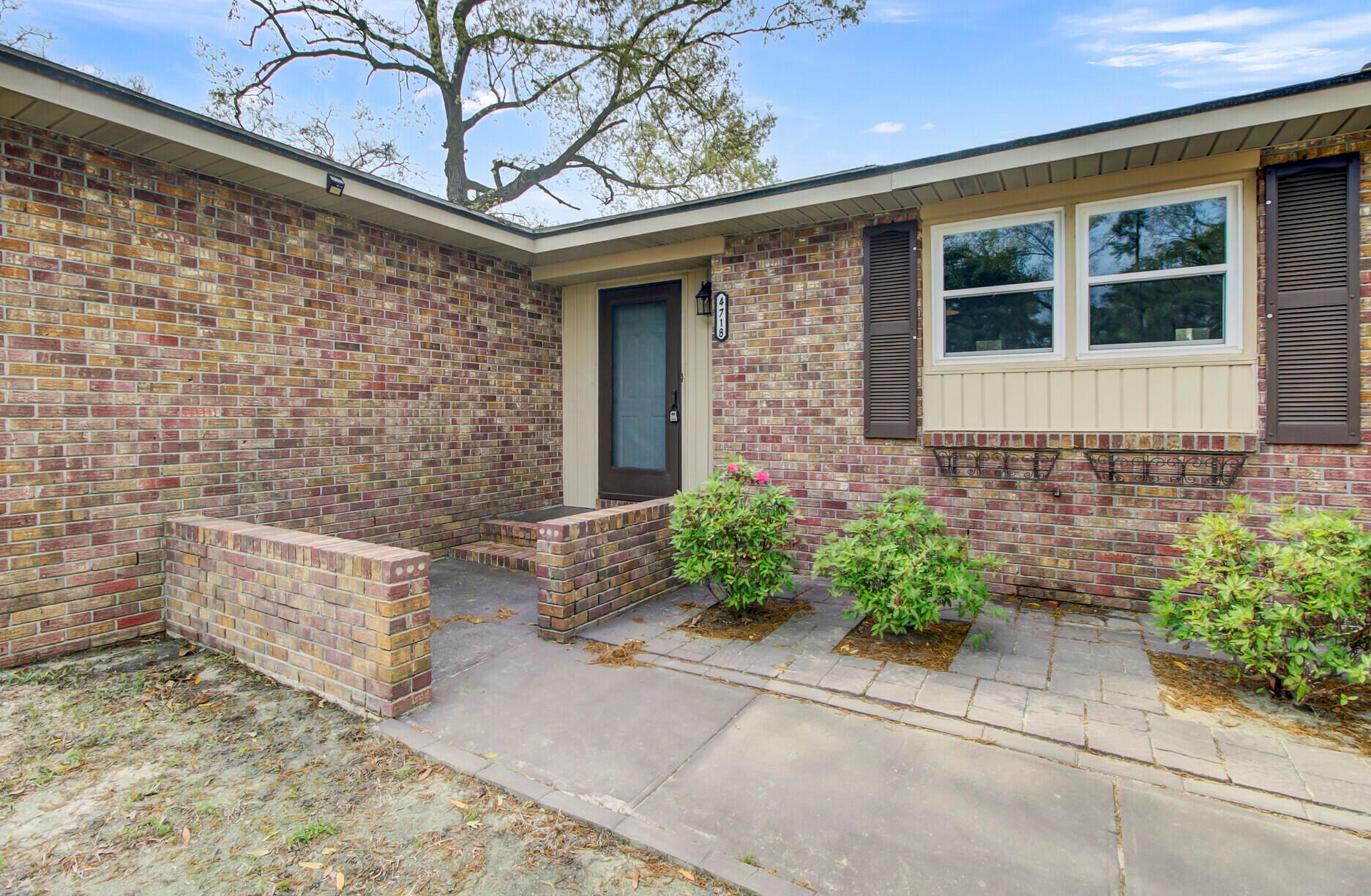 4718 Forest Hills Dr, Charleston, SC 29418-3218