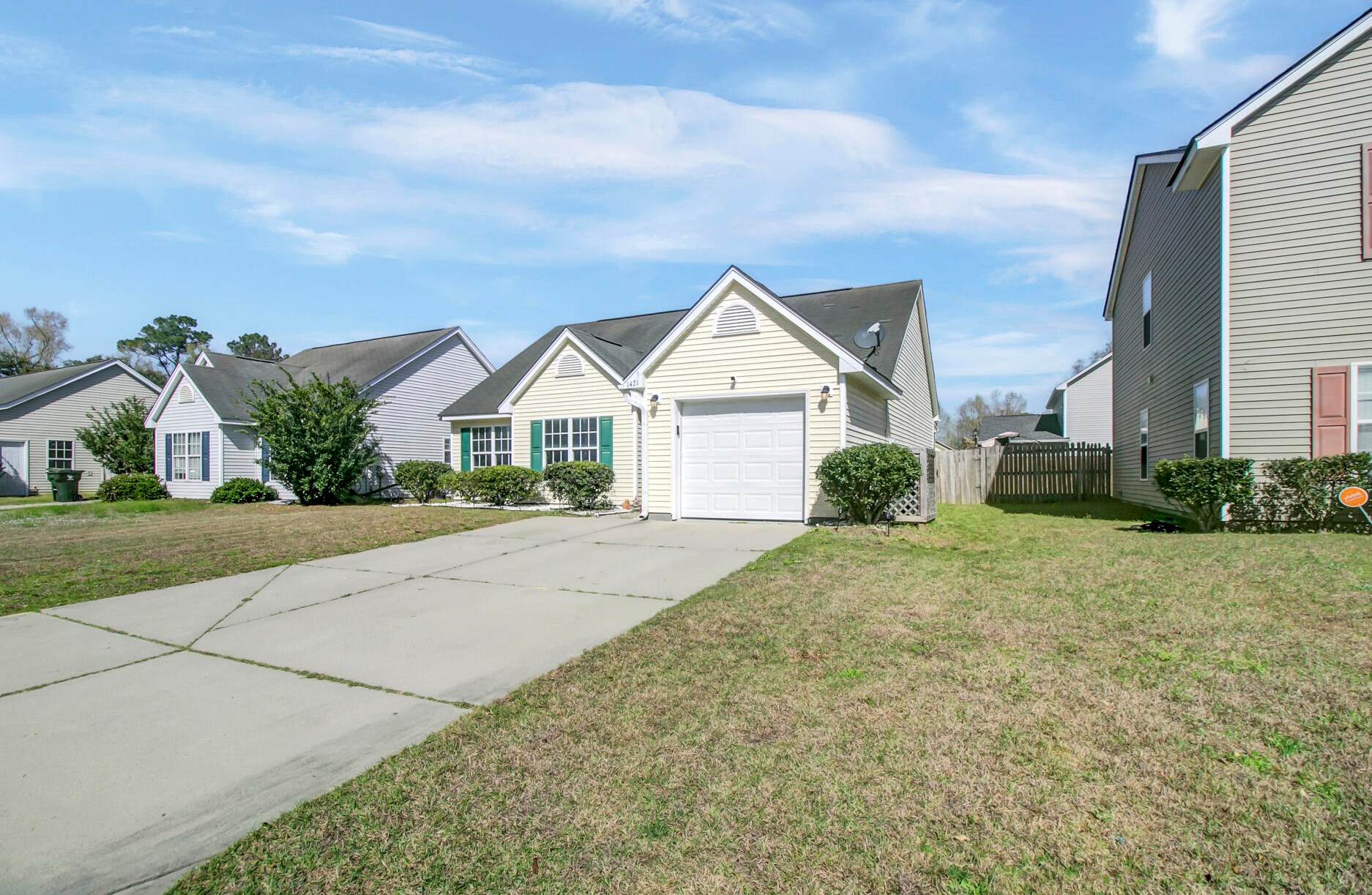1421 Pinethicket Dr, Summerville SC  29483-8661 exterior