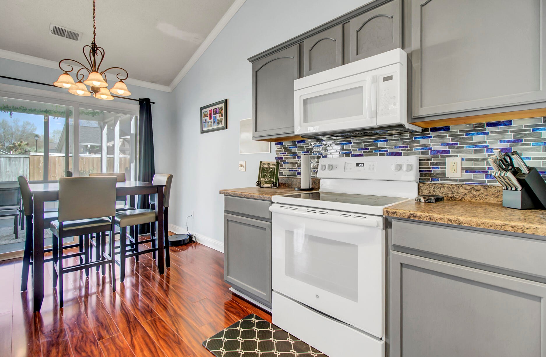 1421 Pinethicket Dr, Summerville SC  29483-8661 exterior