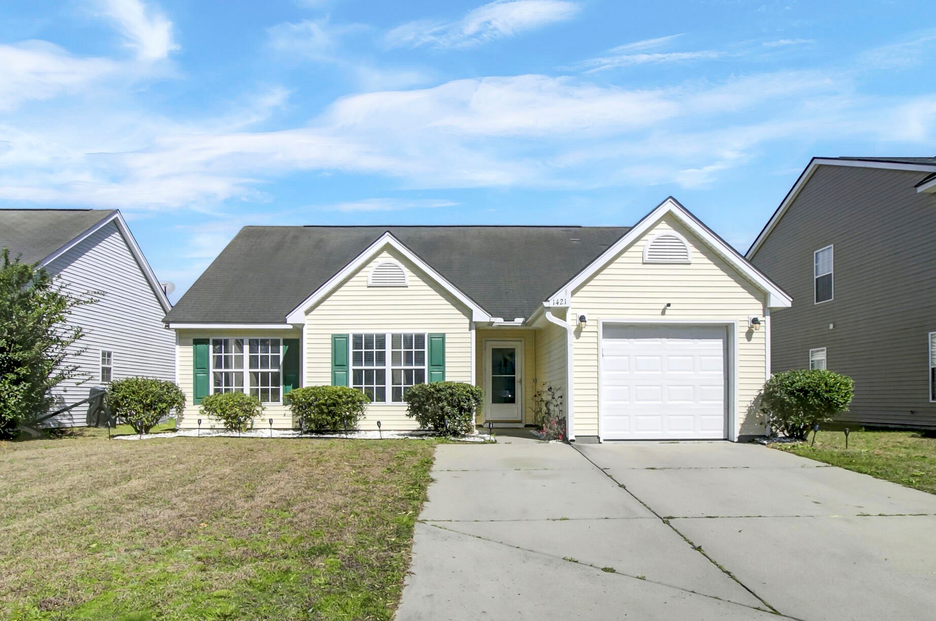 1421 Pinethicket Dr, Summerville SC  29483-8661 exterior
