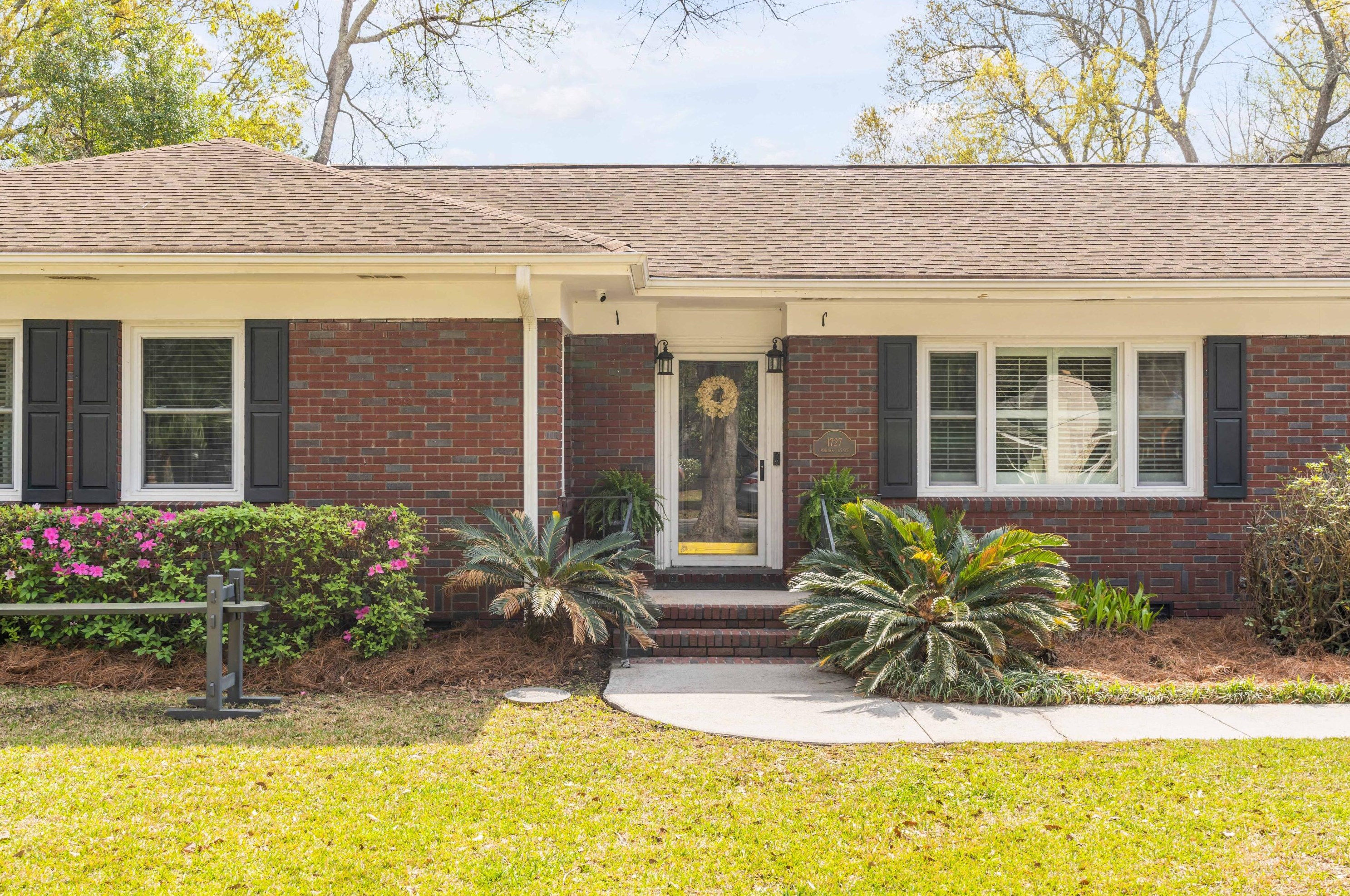 1727 Mohawk Ave, Charleston, SC 29412-2910