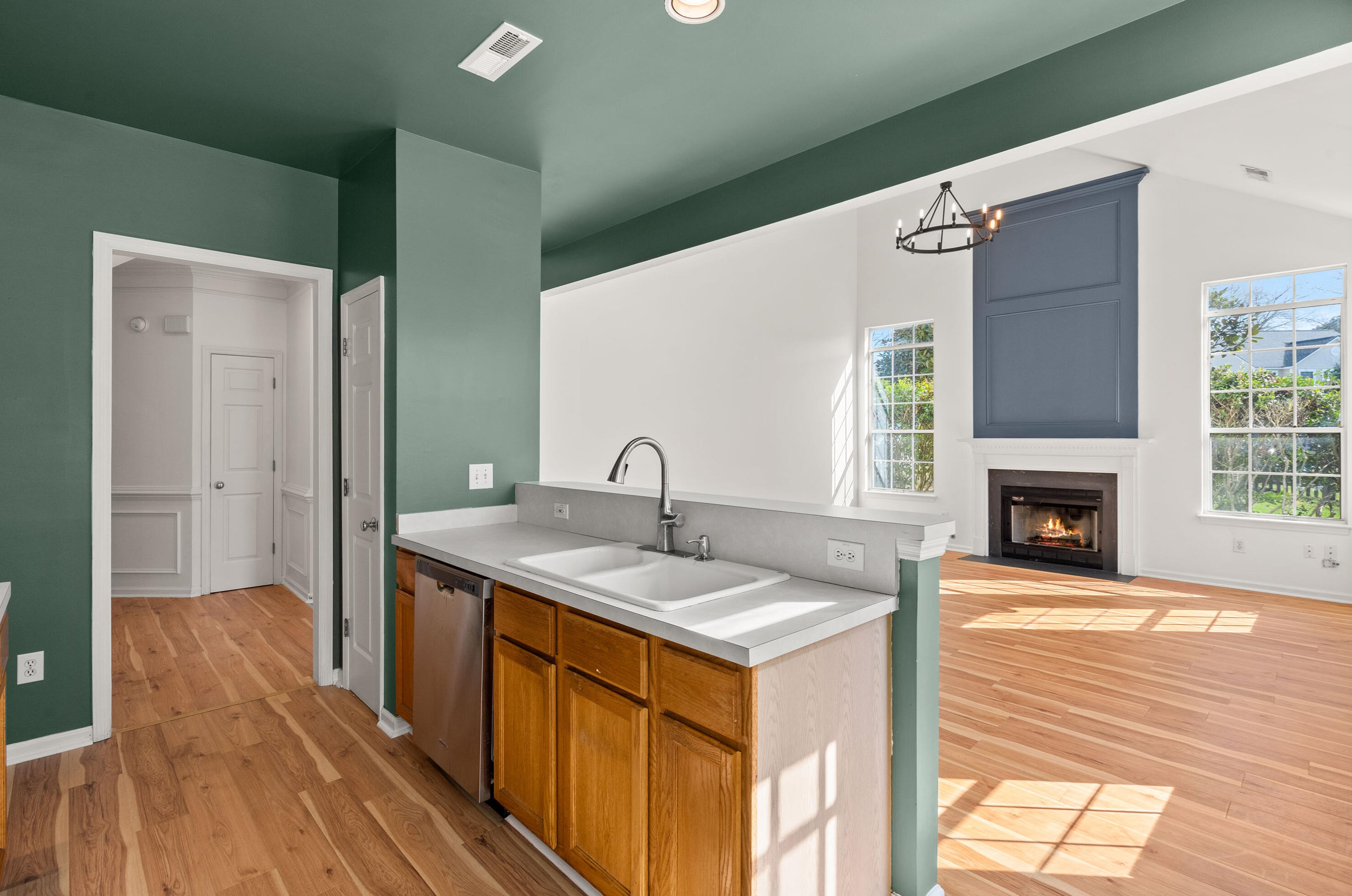100 Evesham Dr, Summerville SC  29485-5846 exterior