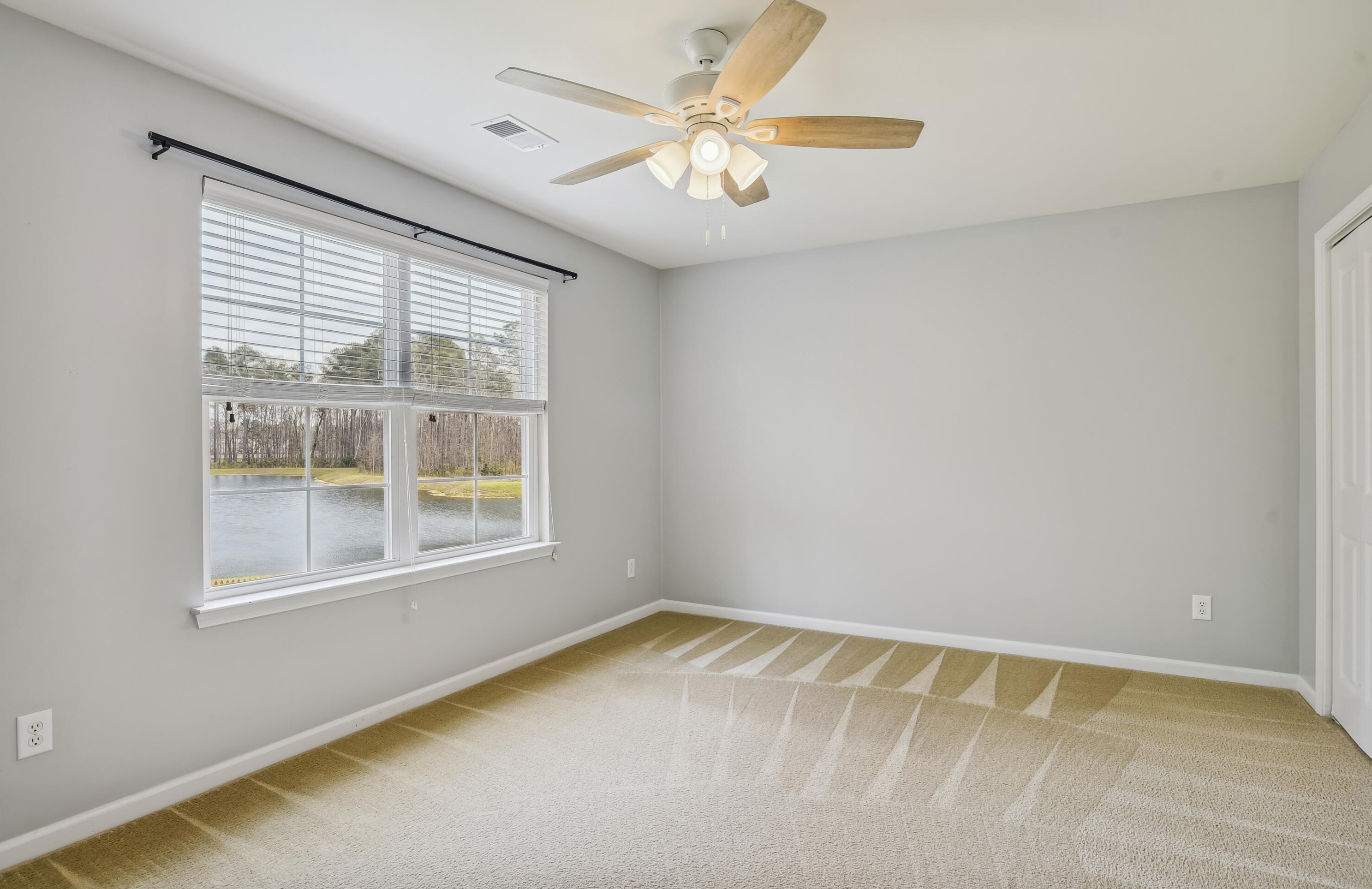 302 Freeland Way, Moncks Corner SC  29461-8868 exterior