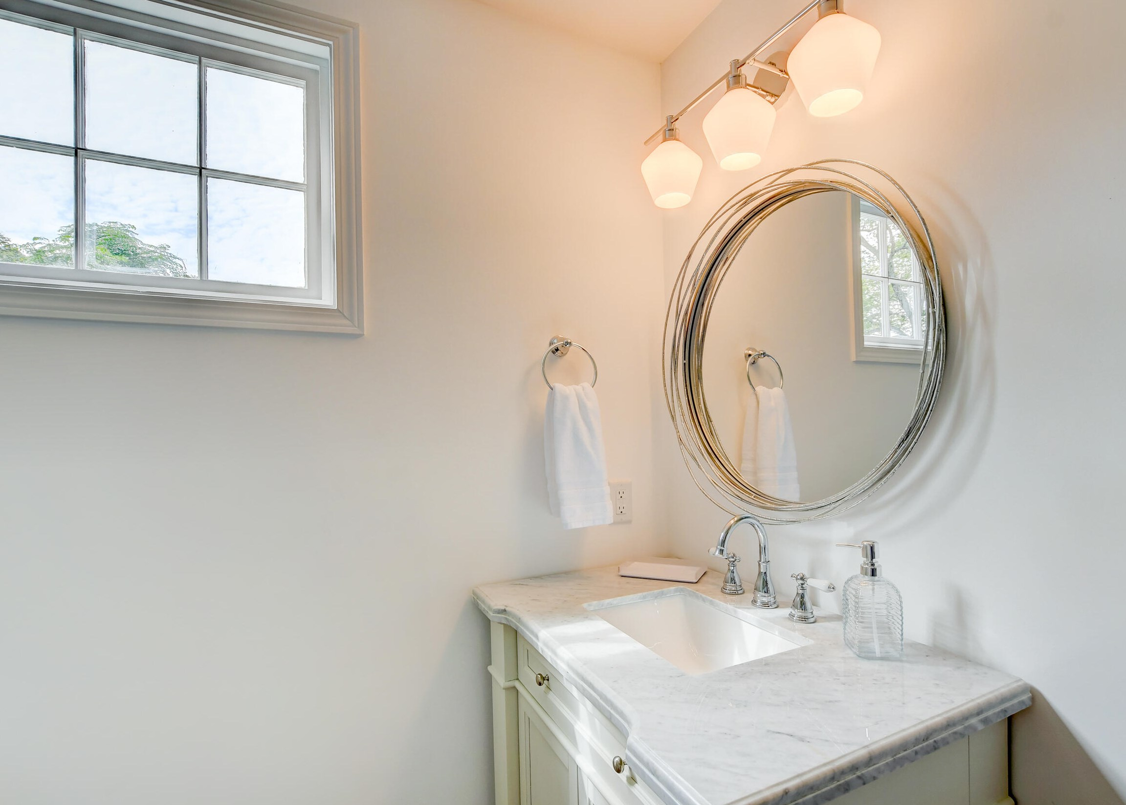 67 Line St, Charleston SC 29403-5419 exterior