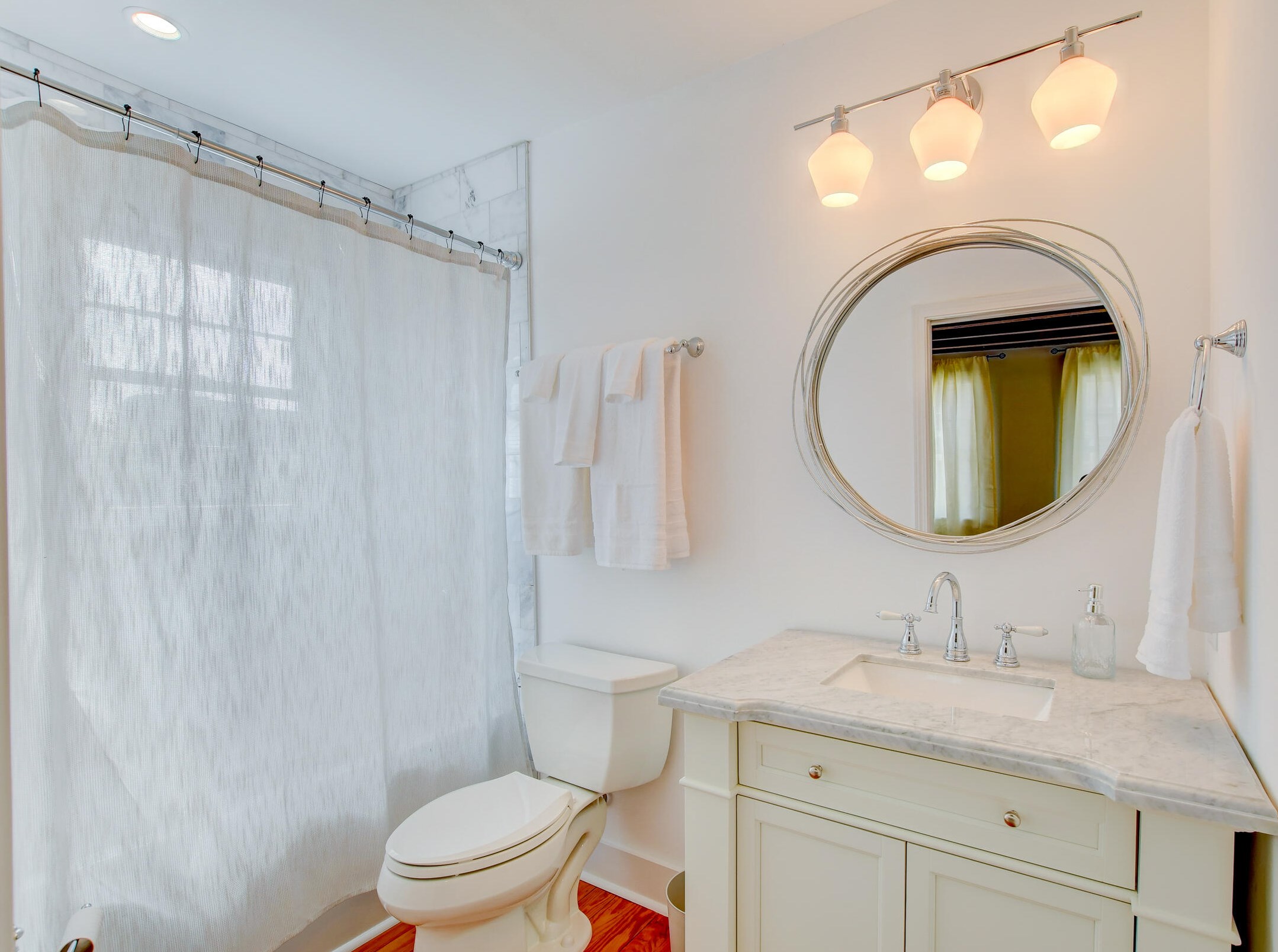 67 Line St, Charleston SC 29403-5419 exterior