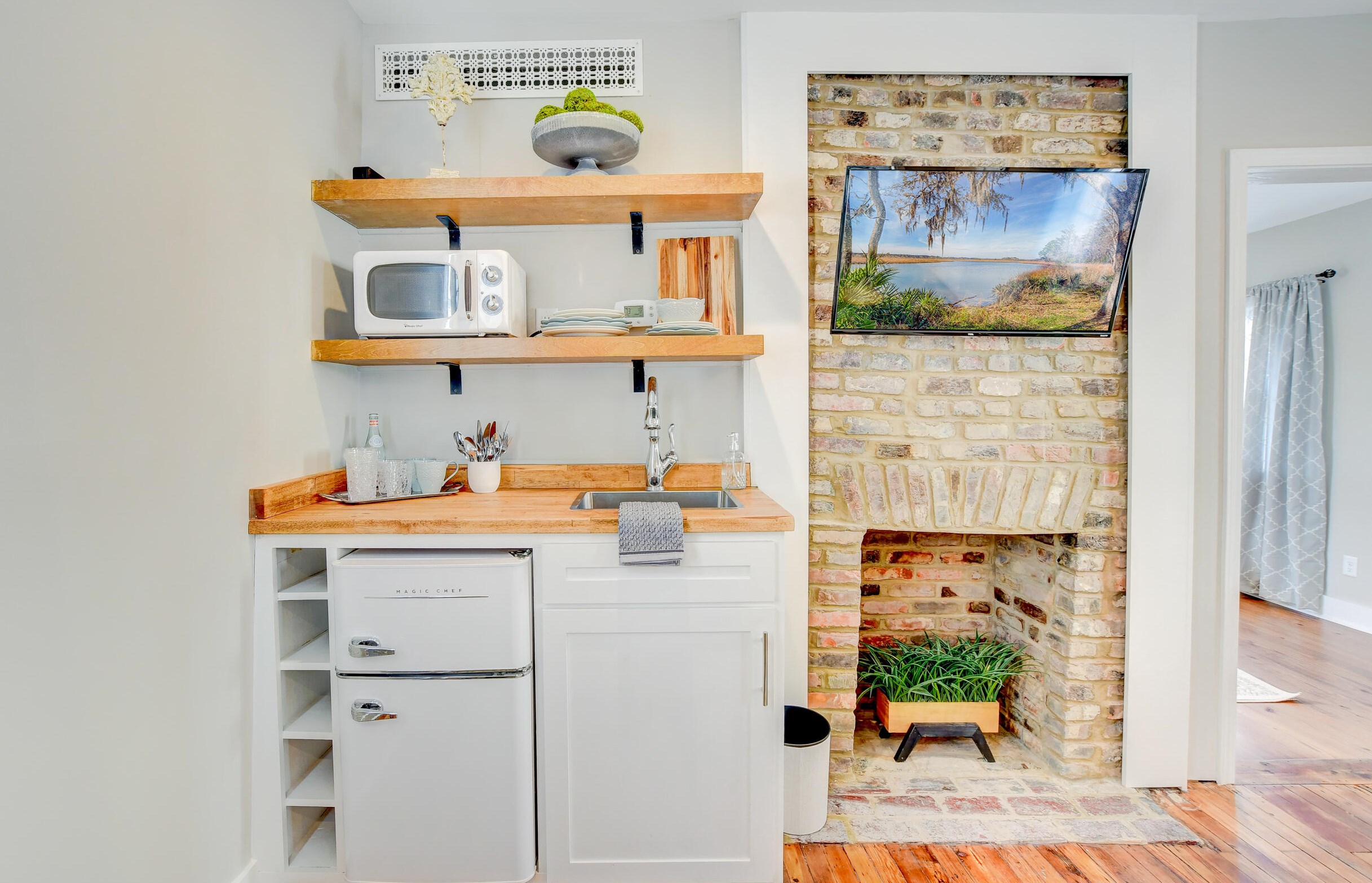 67 Line St, Charleston SC 29403-5419 exterior