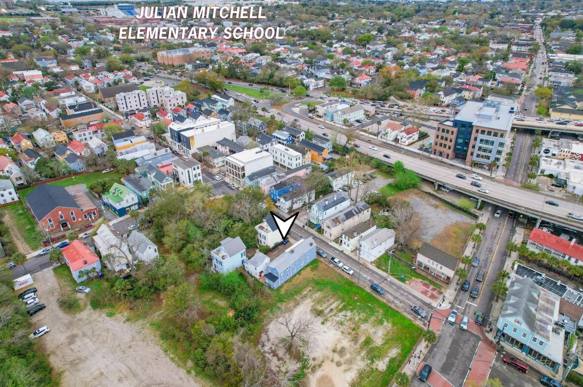 67 Line St, Charleston SC 29403-5419 exterior