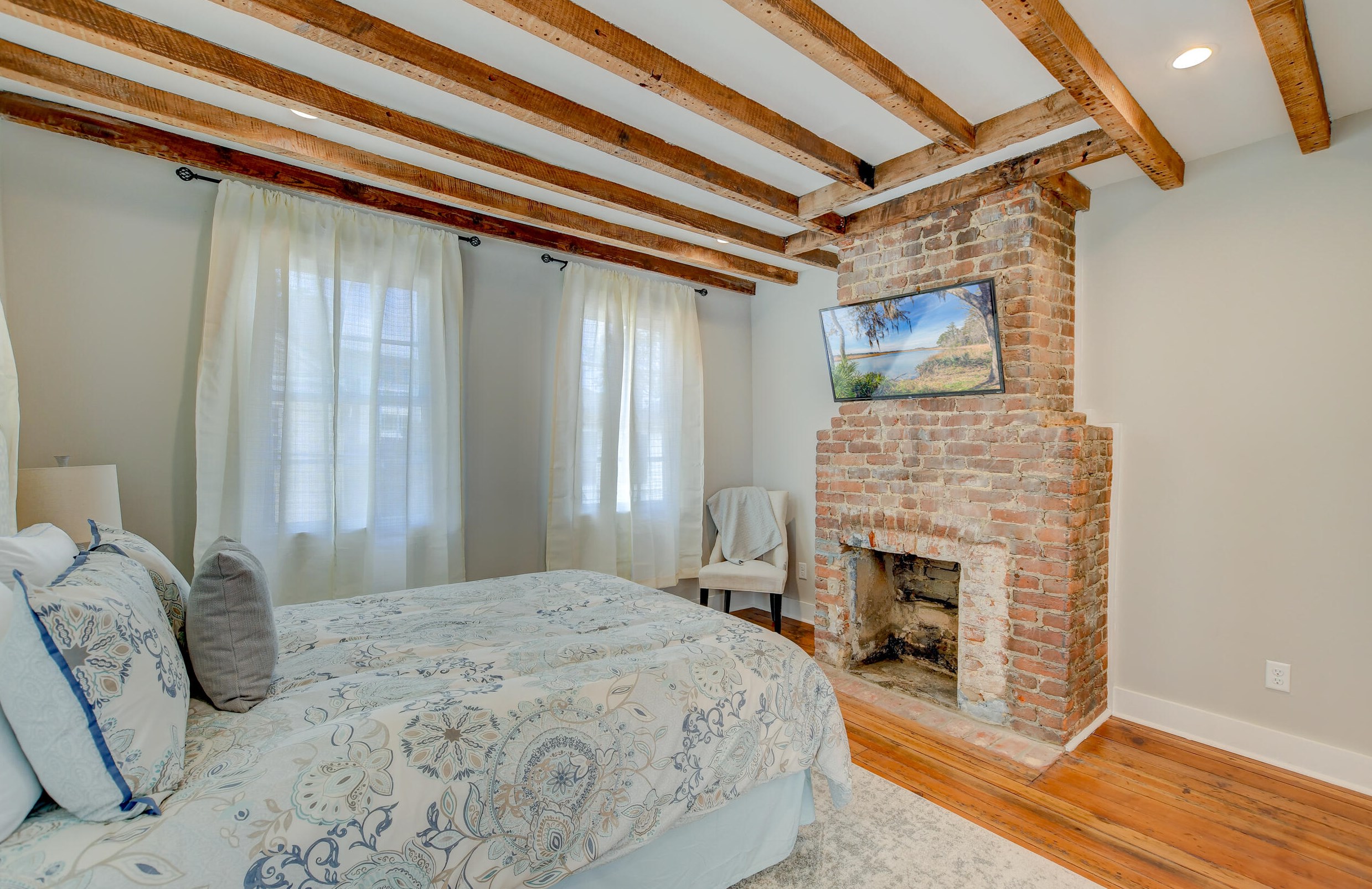 67 Line St, Charleston SC 29403-5419 exterior