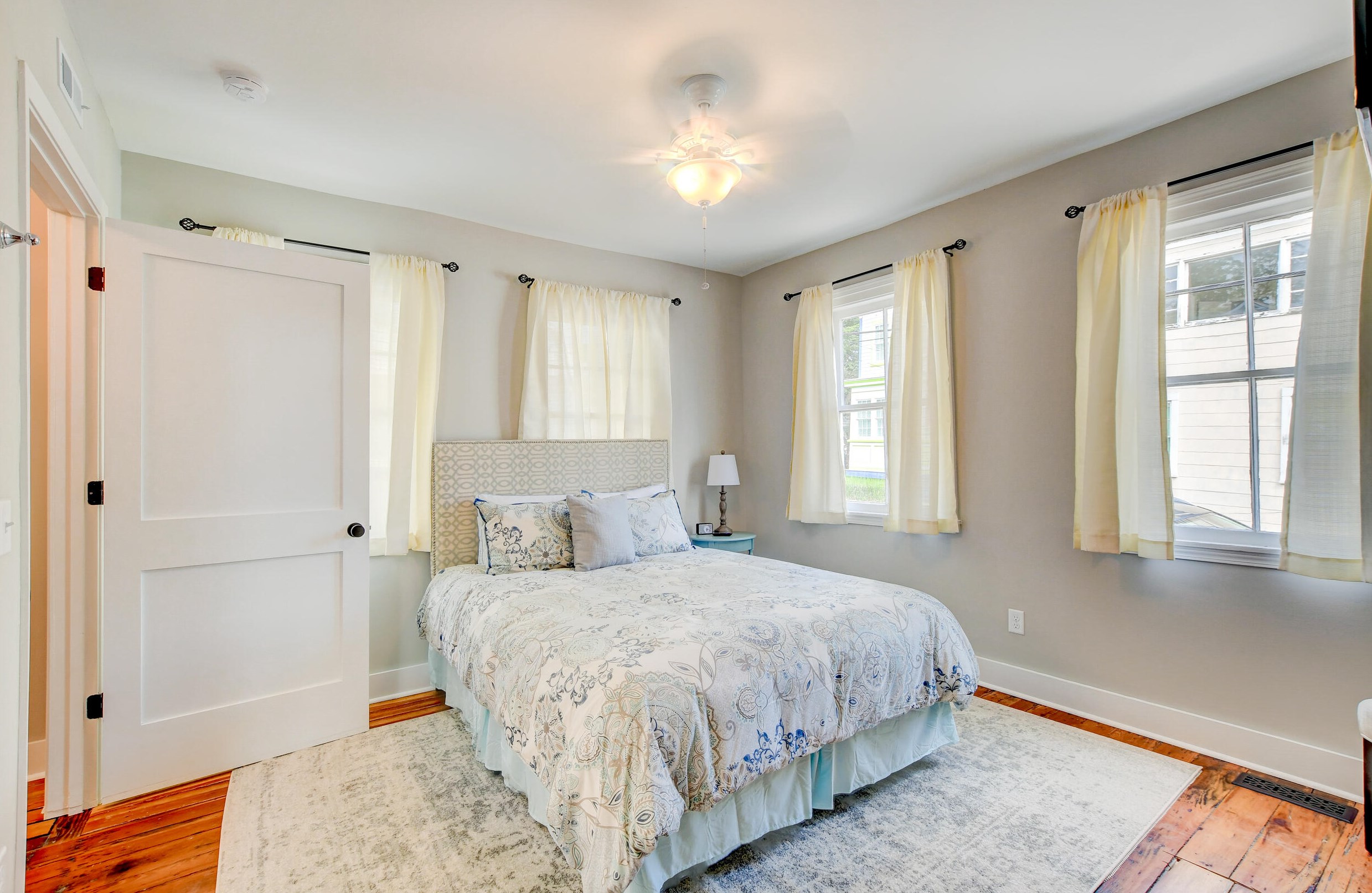 67 Line St, Charleston SC 29403-5419 exterior