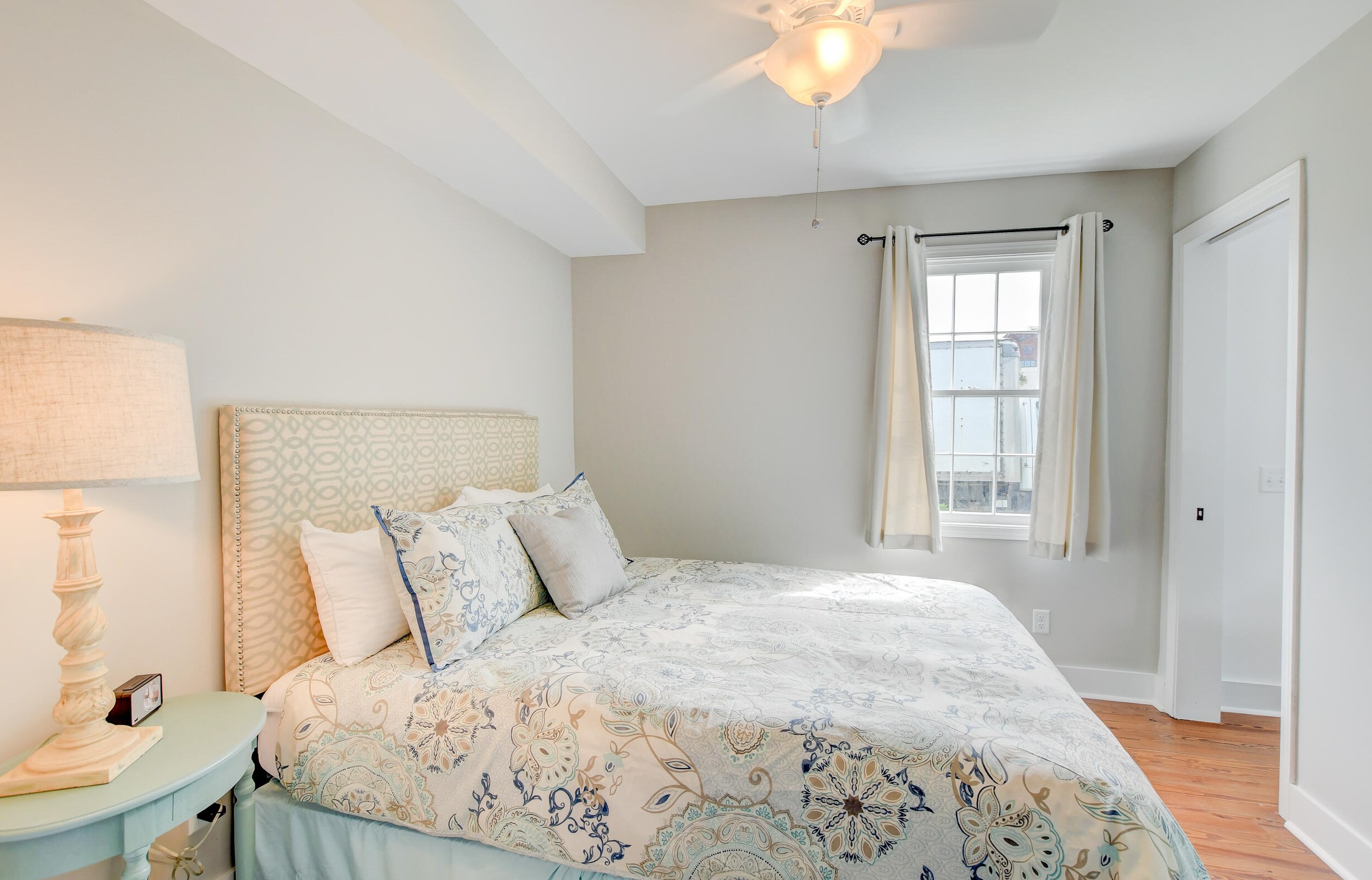 67 Line St, Charleston SC 29403-5419 exterior