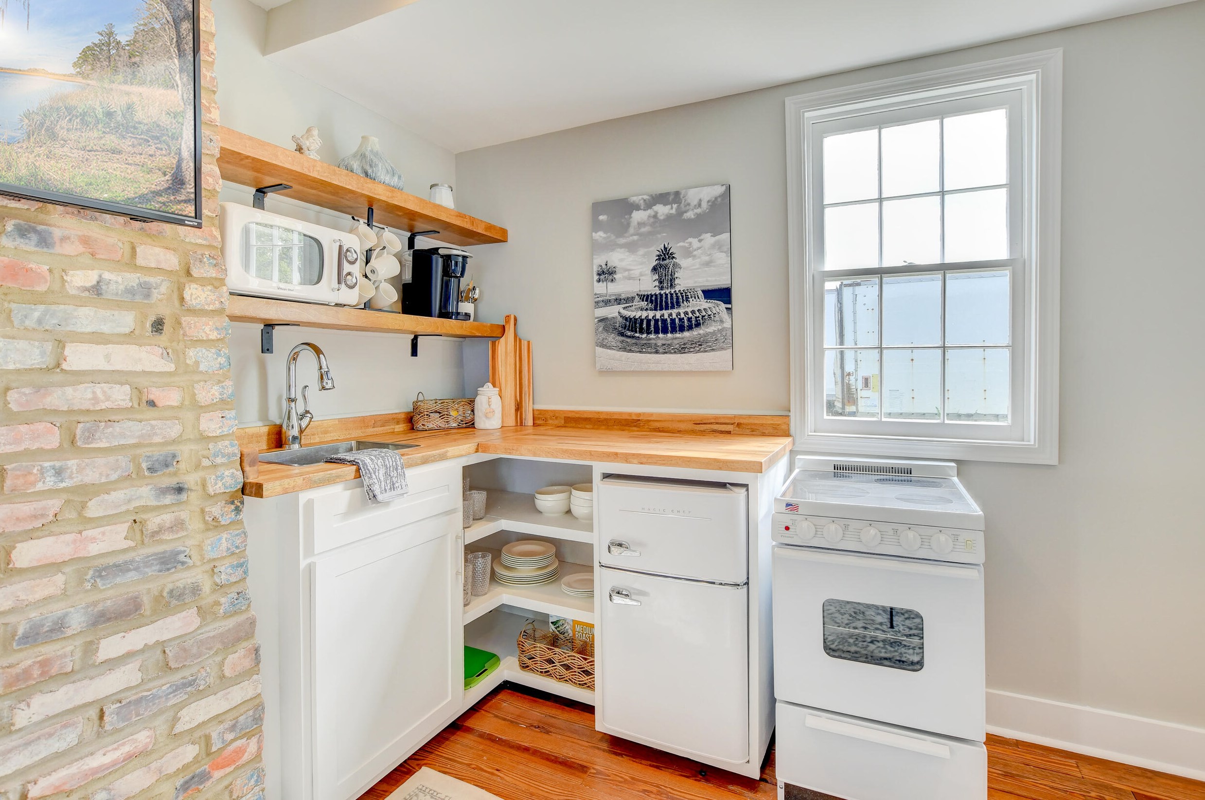 67 Line St, Charleston SC 29403-5419 exterior