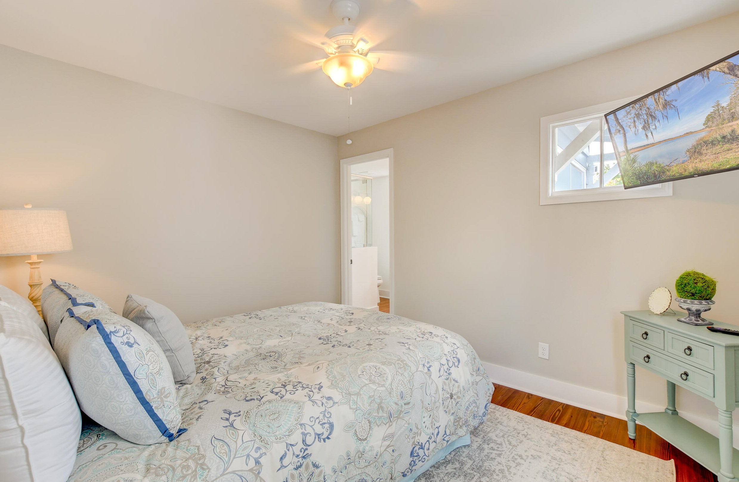 67 Line St, Charleston SC 29403-5419 exterior