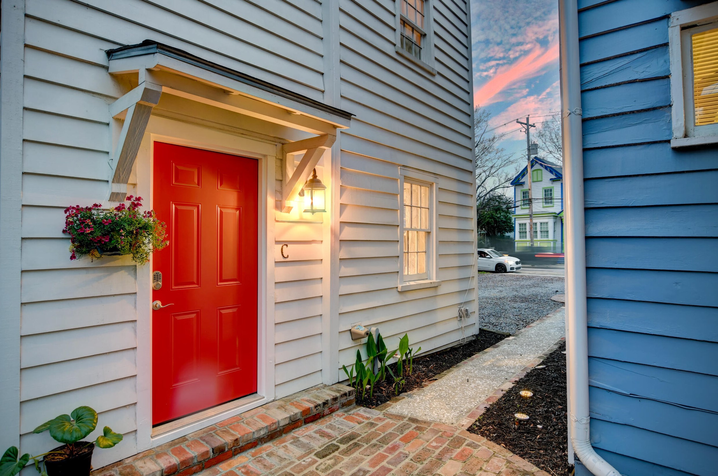 67 Line St, Charleston SC 29403-5419 exterior