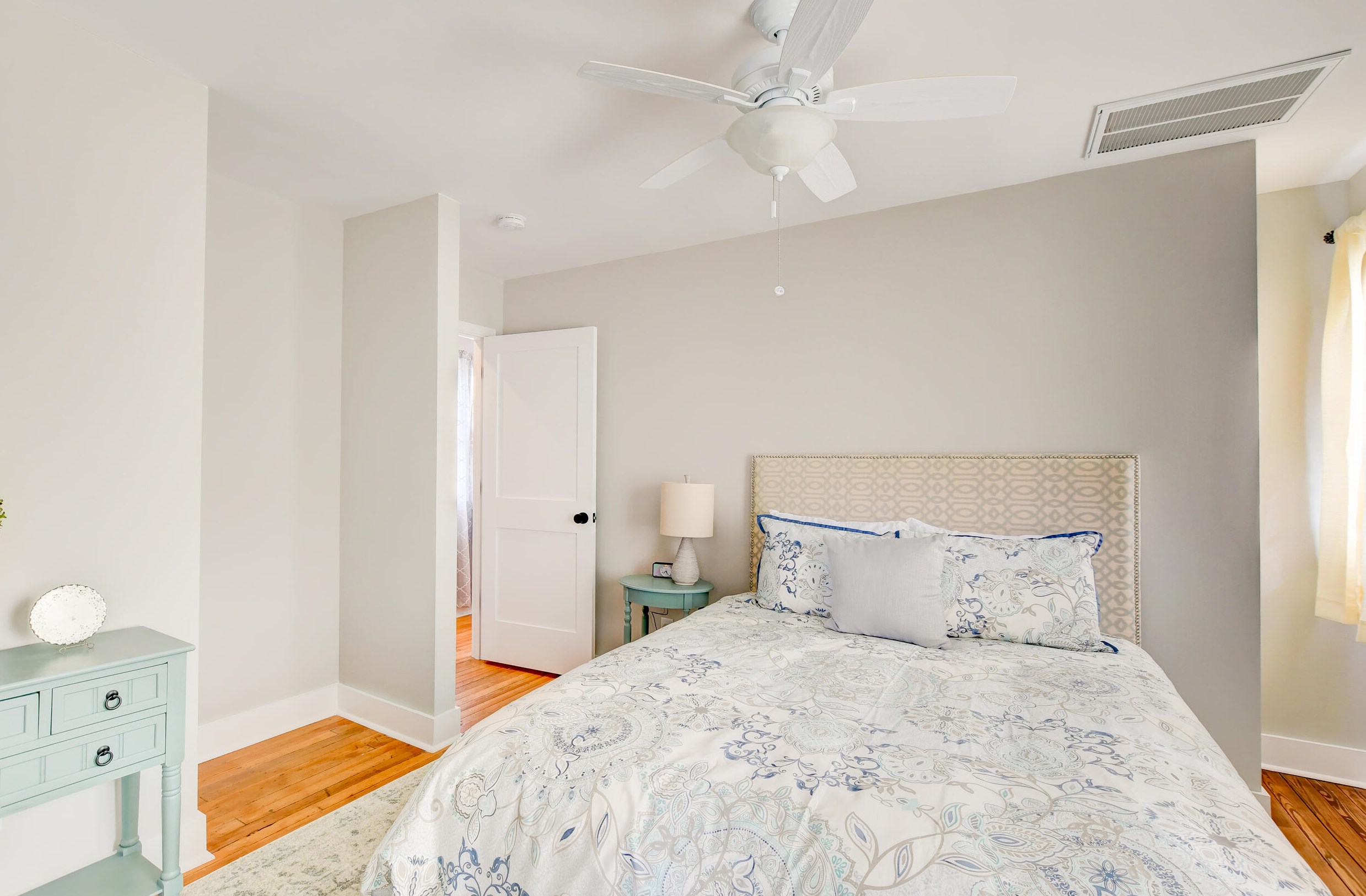 67 Line St, Charleston SC 29403-5419 exterior