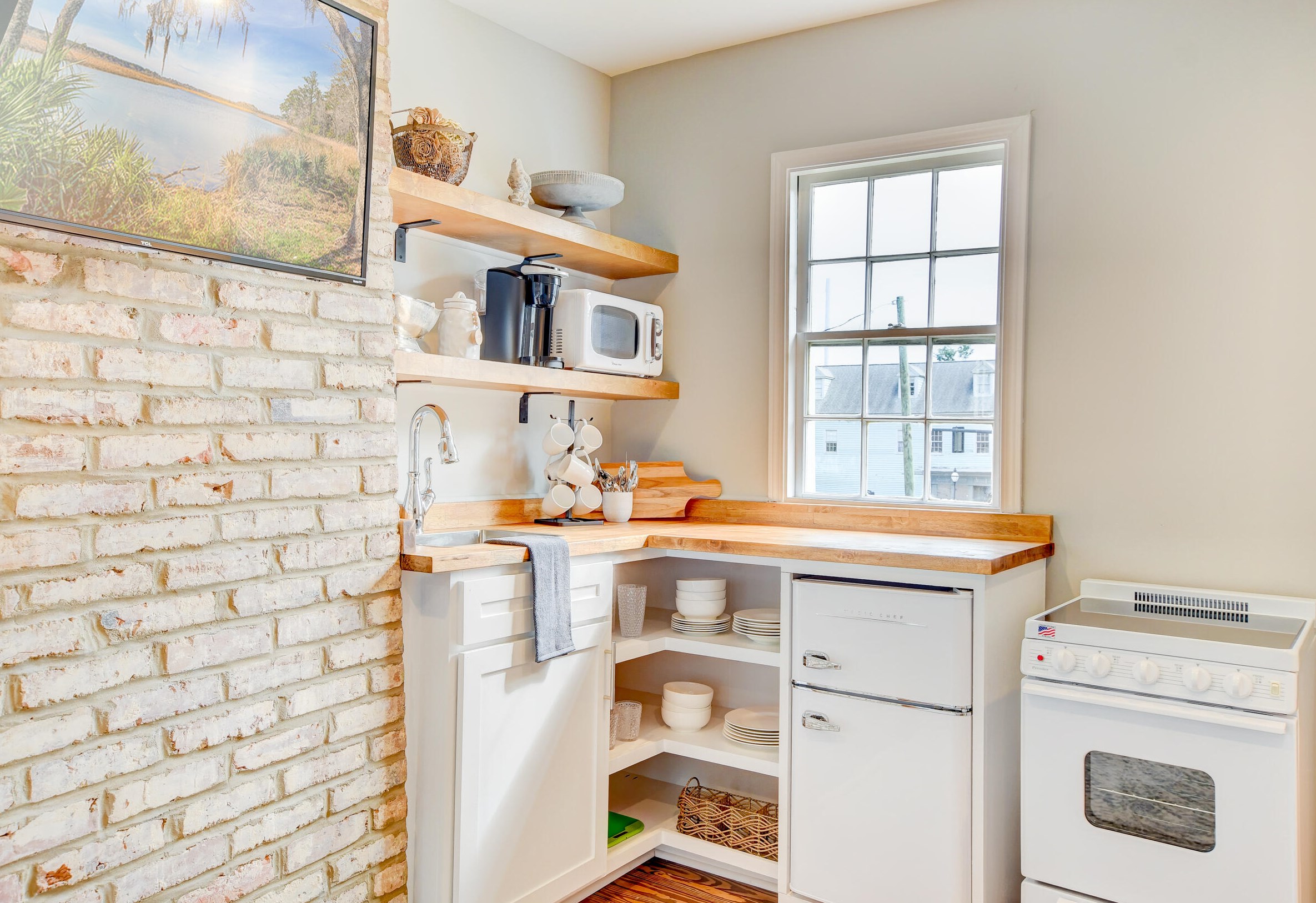 67 Line St, Charleston SC 29403-5419 exterior