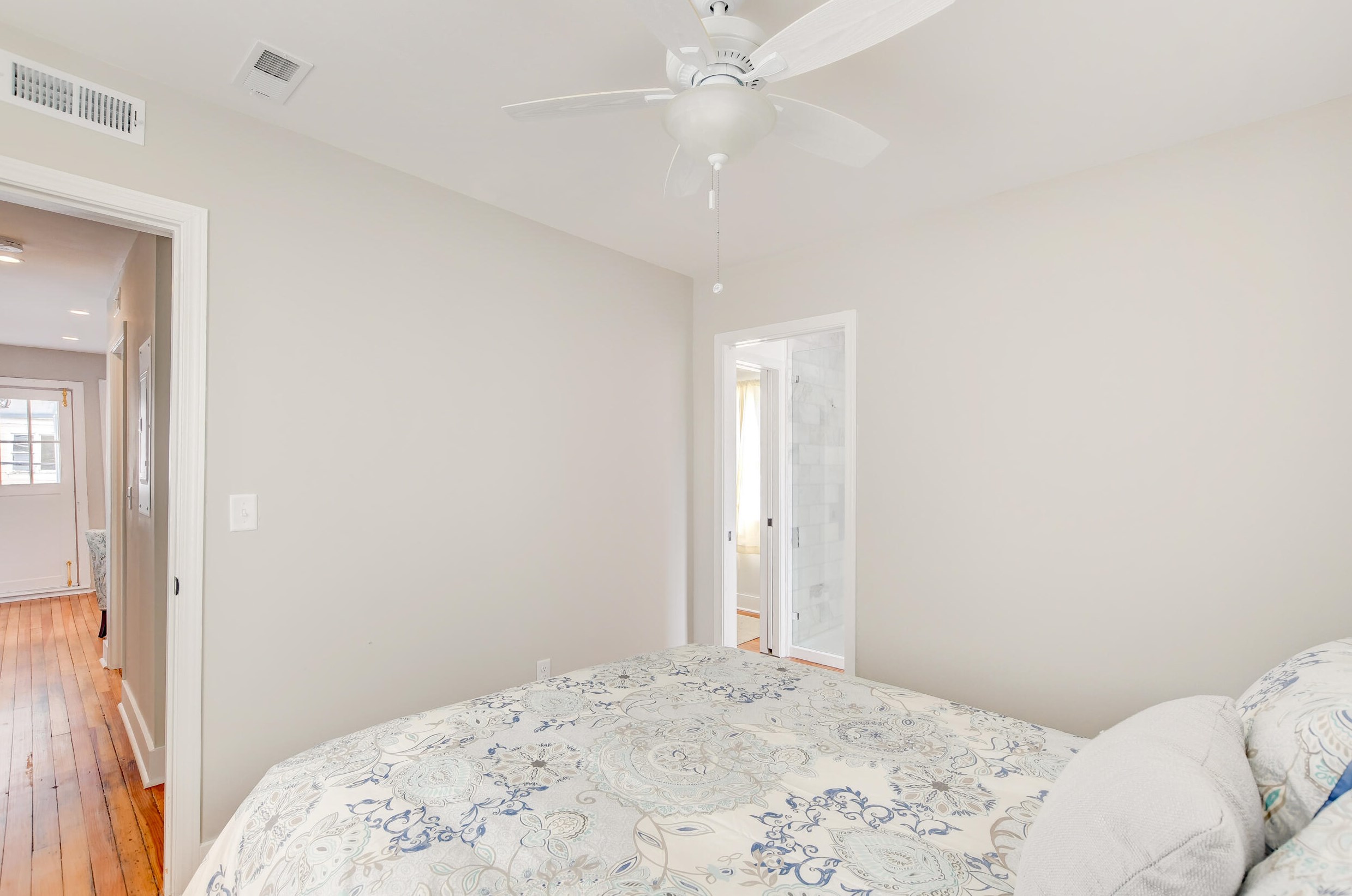 67 Line St, Charleston SC 29403-5419 exterior