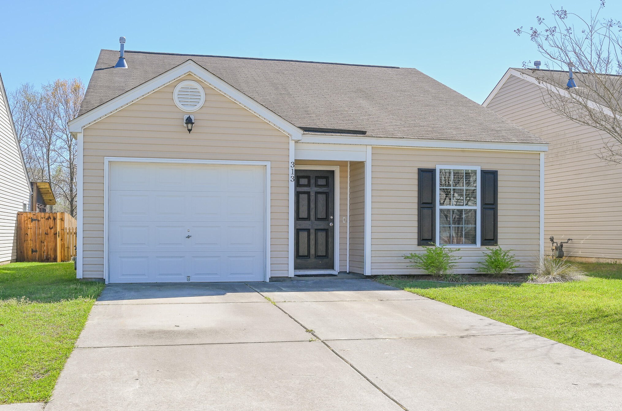 313 Salkahatchie St, Summerville, SC 29485-6832